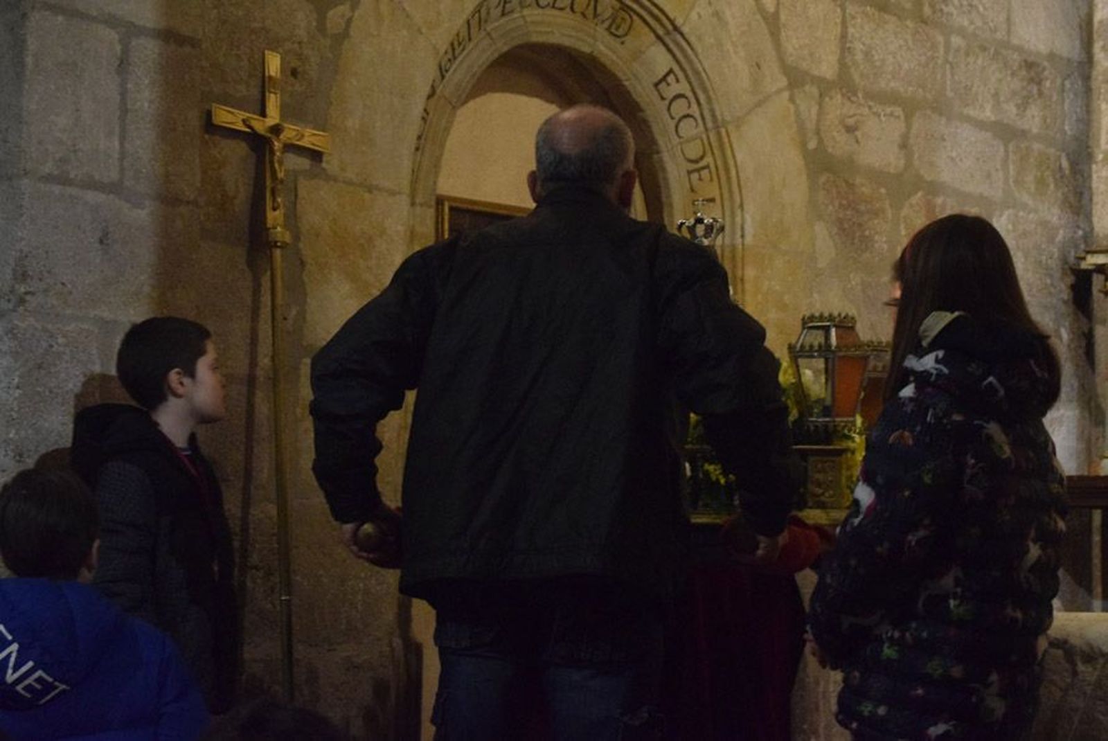 las-candelas-vuelven-a-unir-la-iglesia-de-san-juan-con-la-de-san-vicente-23