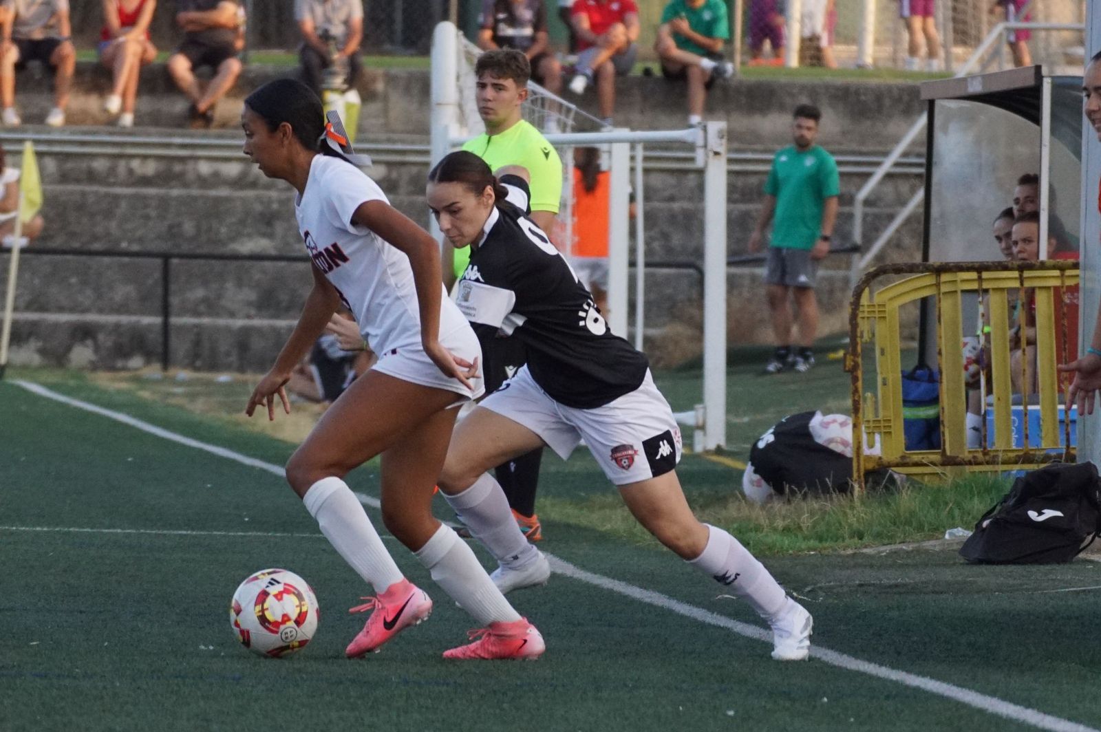 partido-amistoso-salamanca-futbol-femenino-y-milton-academy-foto-juanes-18