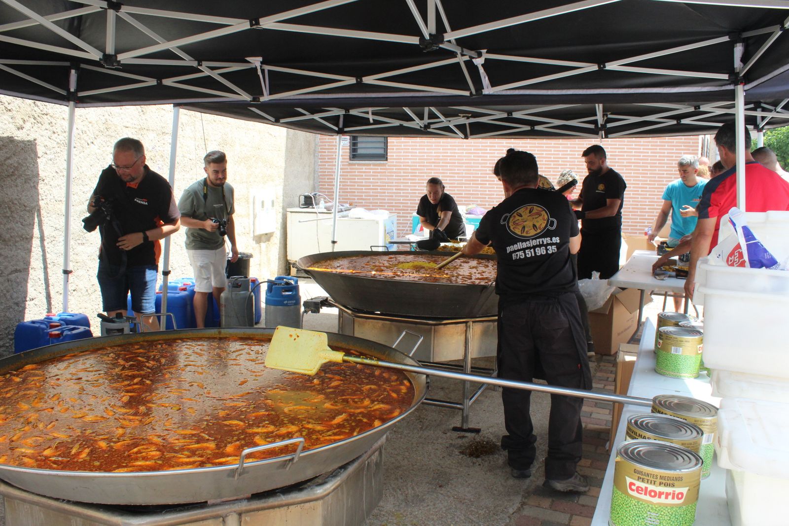 Banquete de paella en Doñinos para despedir sus fiestas por Santo Domingo de Guzmán