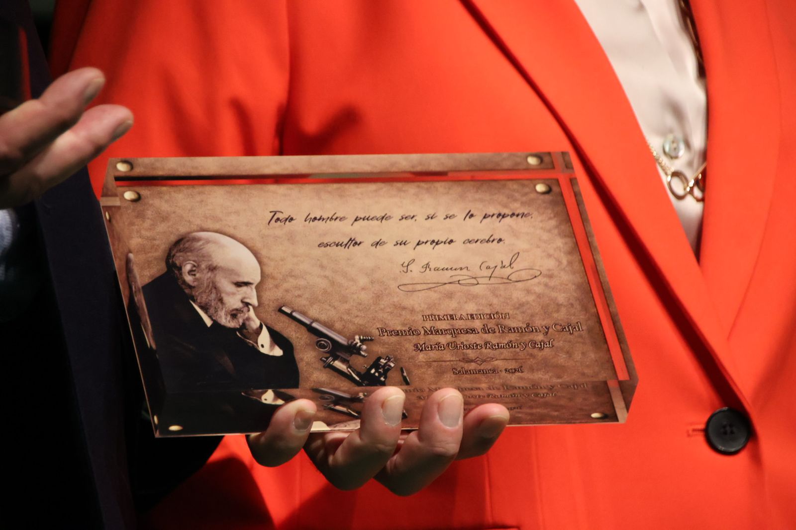 El alcalde de Salamanca, Carlos García Carbayo, recoge los Premios Santiago Ramón y Cajal en el marco de Salamanca Tech Summit