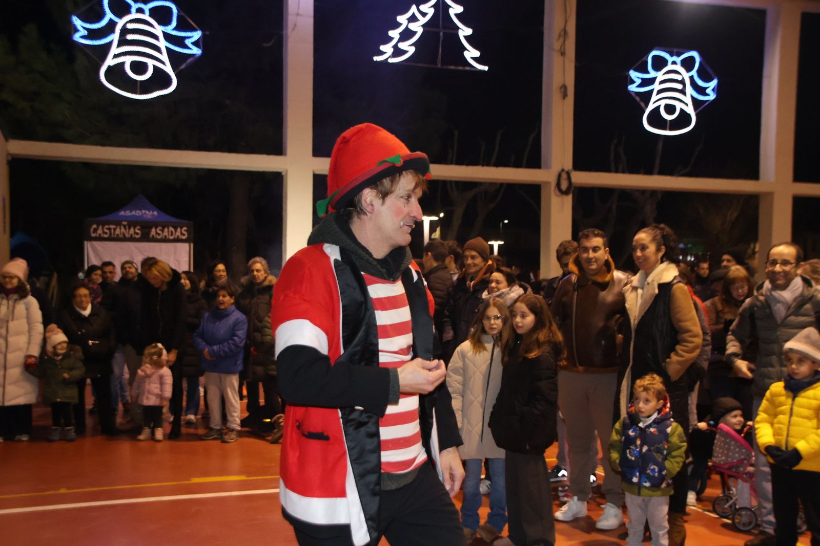 Castañada popular acompañada de un bonito espectáculo circense en Castellanos de Moriscos