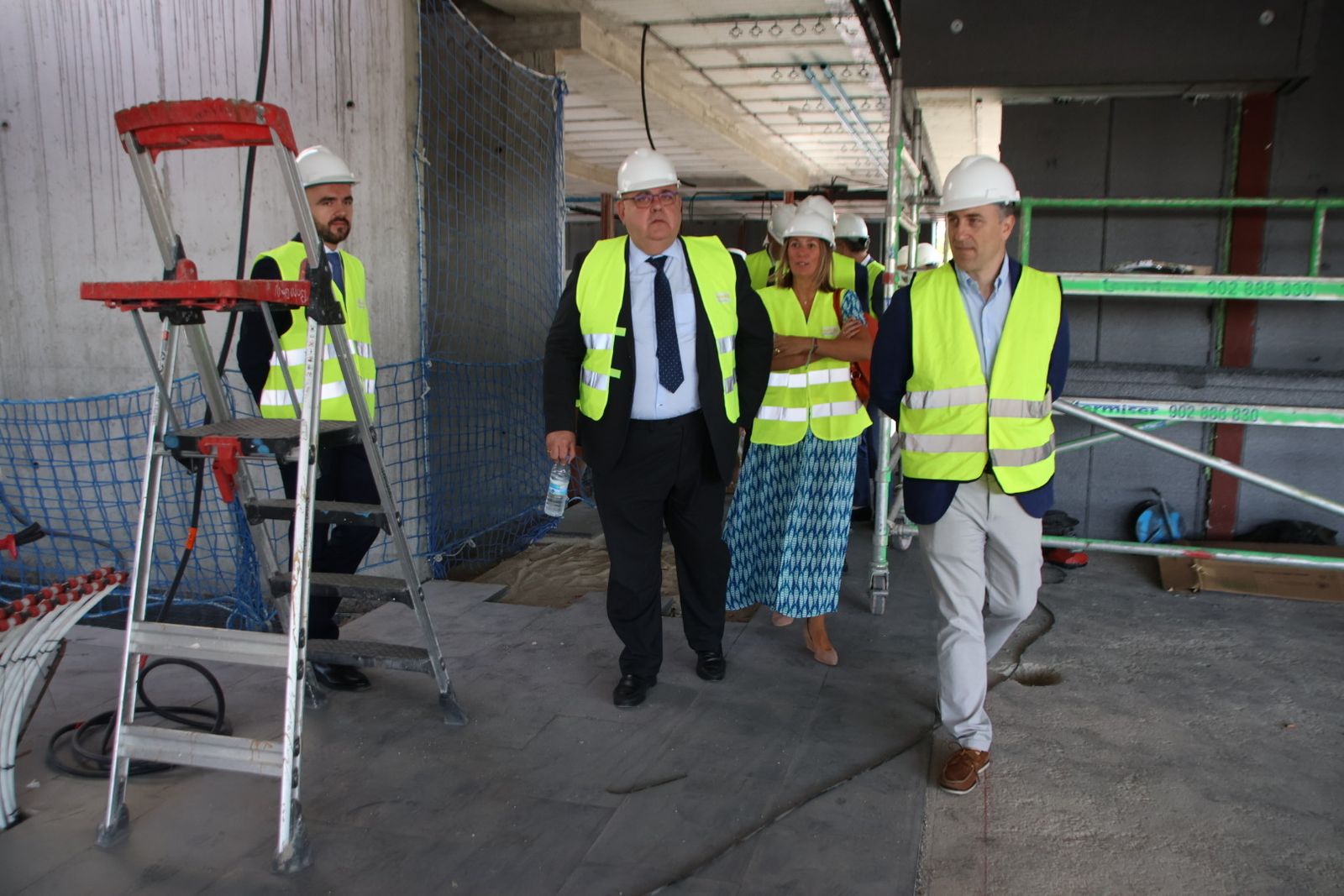 El consejero de Sanidad, Alejandro Vázquez Ramos, visita las obras del centro de salud Prosperidad