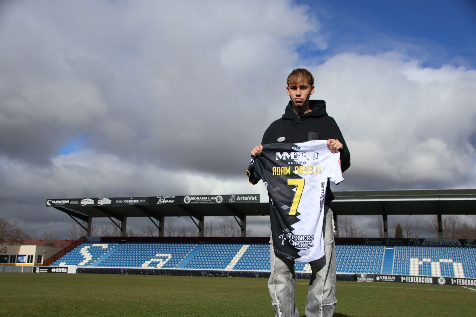 Presentación de Adam Arvelo como nuevo jugador de Unionistas de Salamanca
