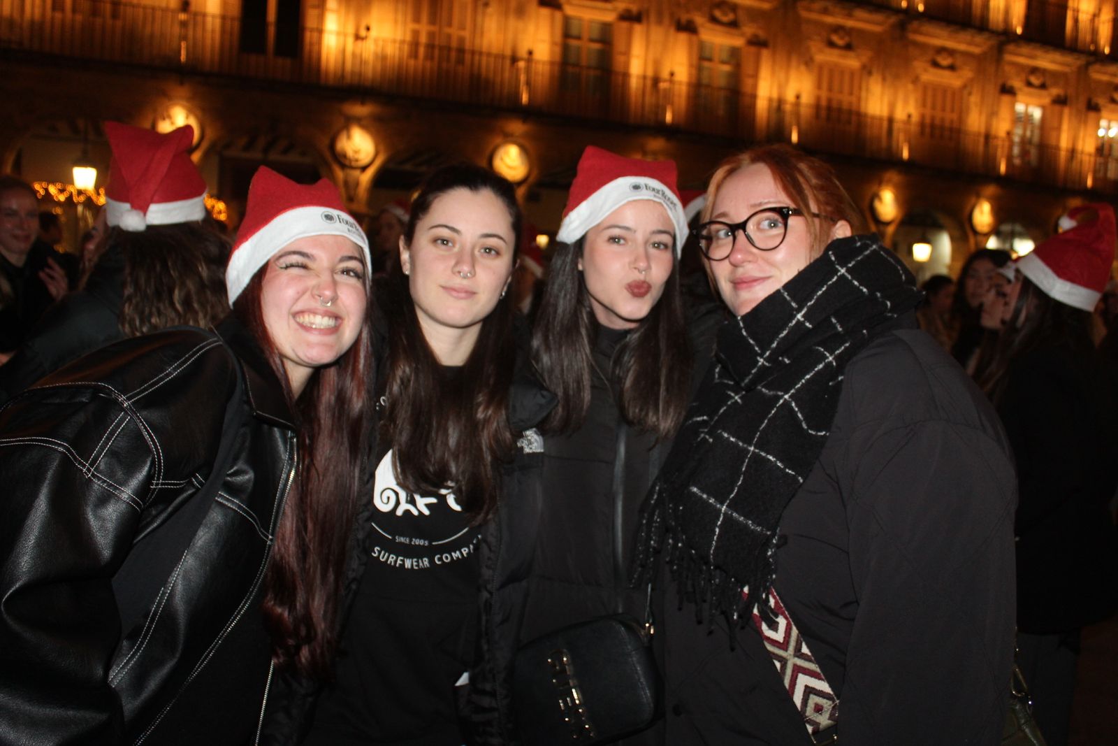 Miles de personas disfrutan de las campanadas y la fiesta del Fin de Año Universitario