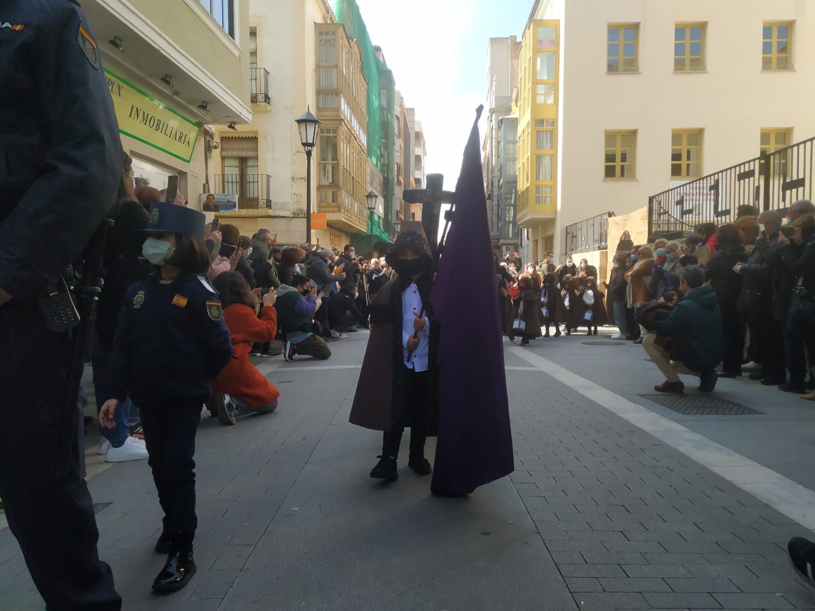 los-escolares-de-la-medalla-milagrosa-sacan-la-semana-santa-a-la-calle-27