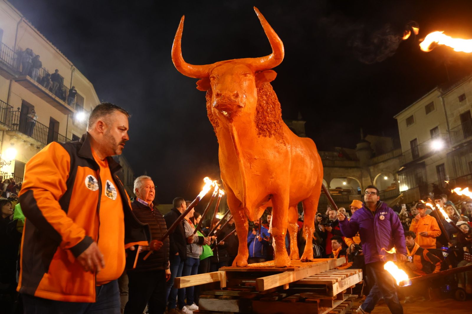 Pasacalles de cenizos en el Carnaval del Toro de Ciudad Rodrigo 2026