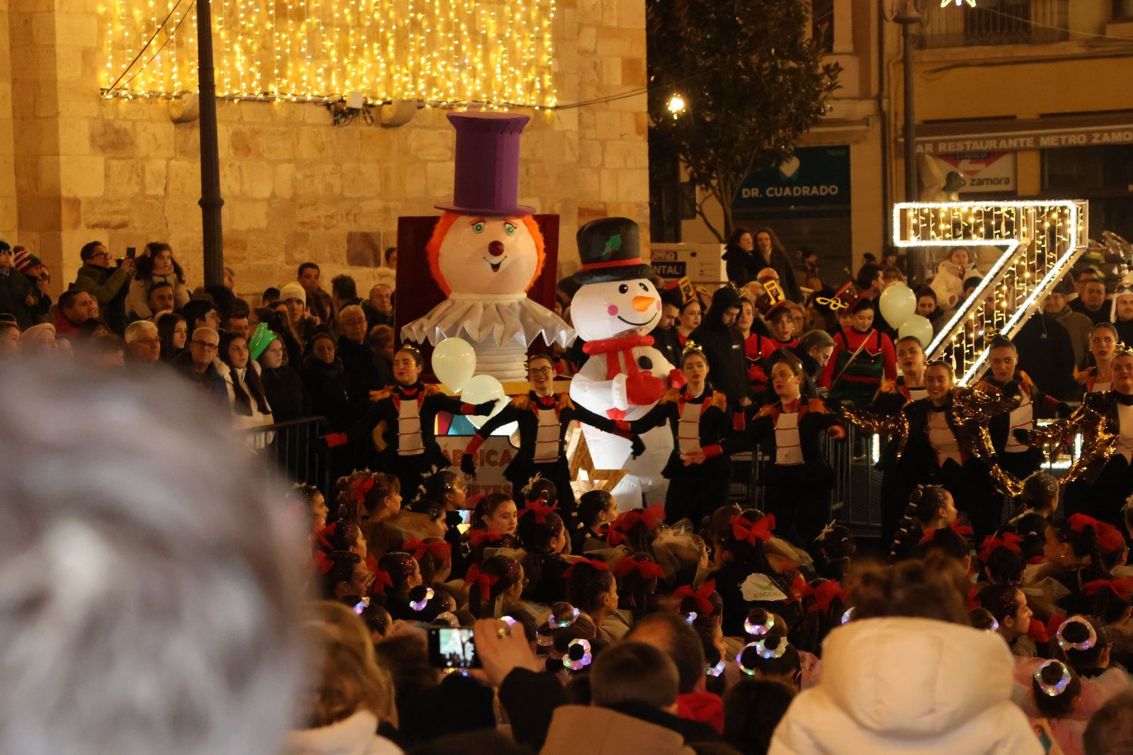 GALERÍA | El animado pasacalles de Escena por el centro de Zamora, en imágenes