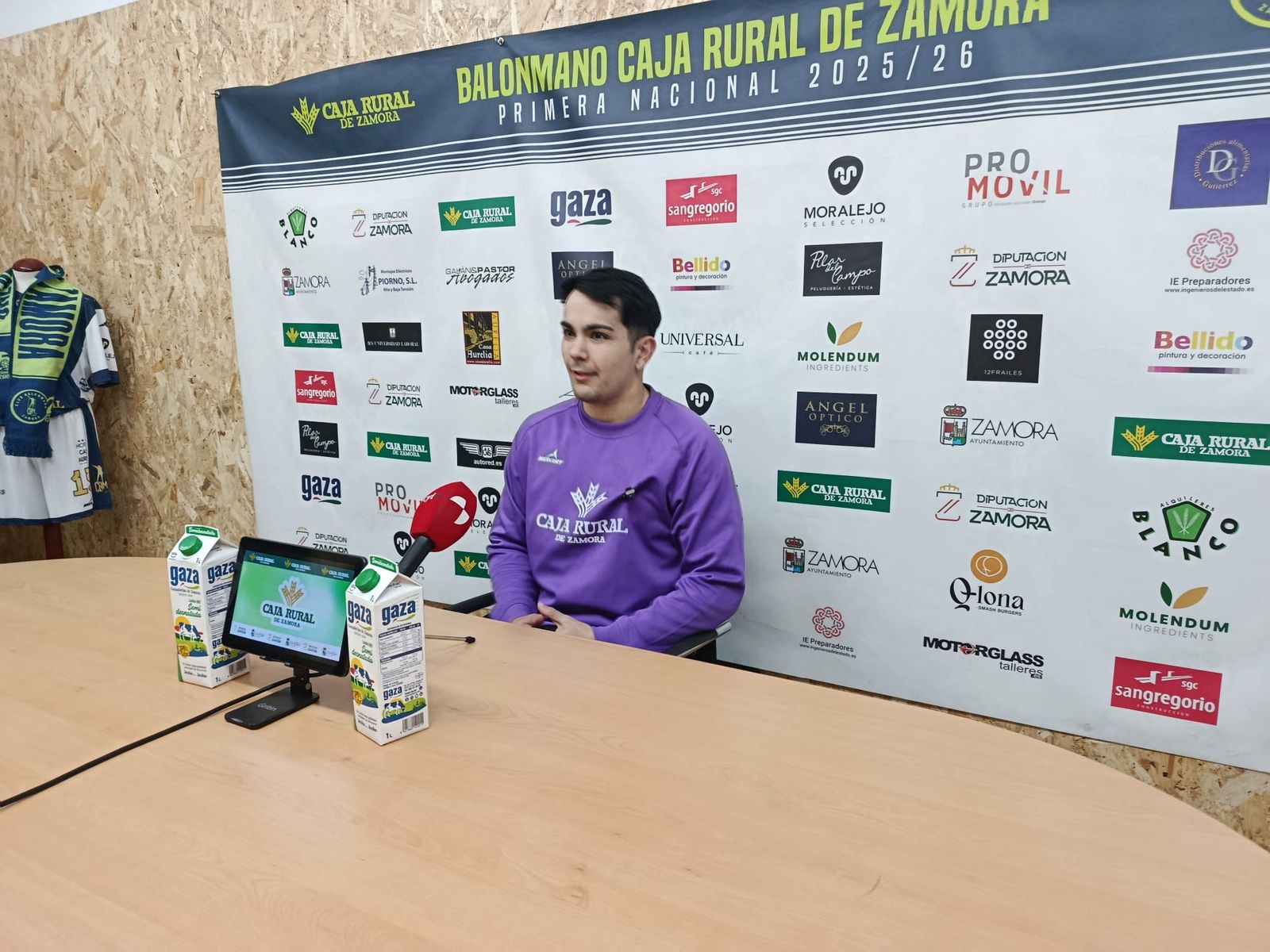 Néstor, jugador del Balonmano Zamora