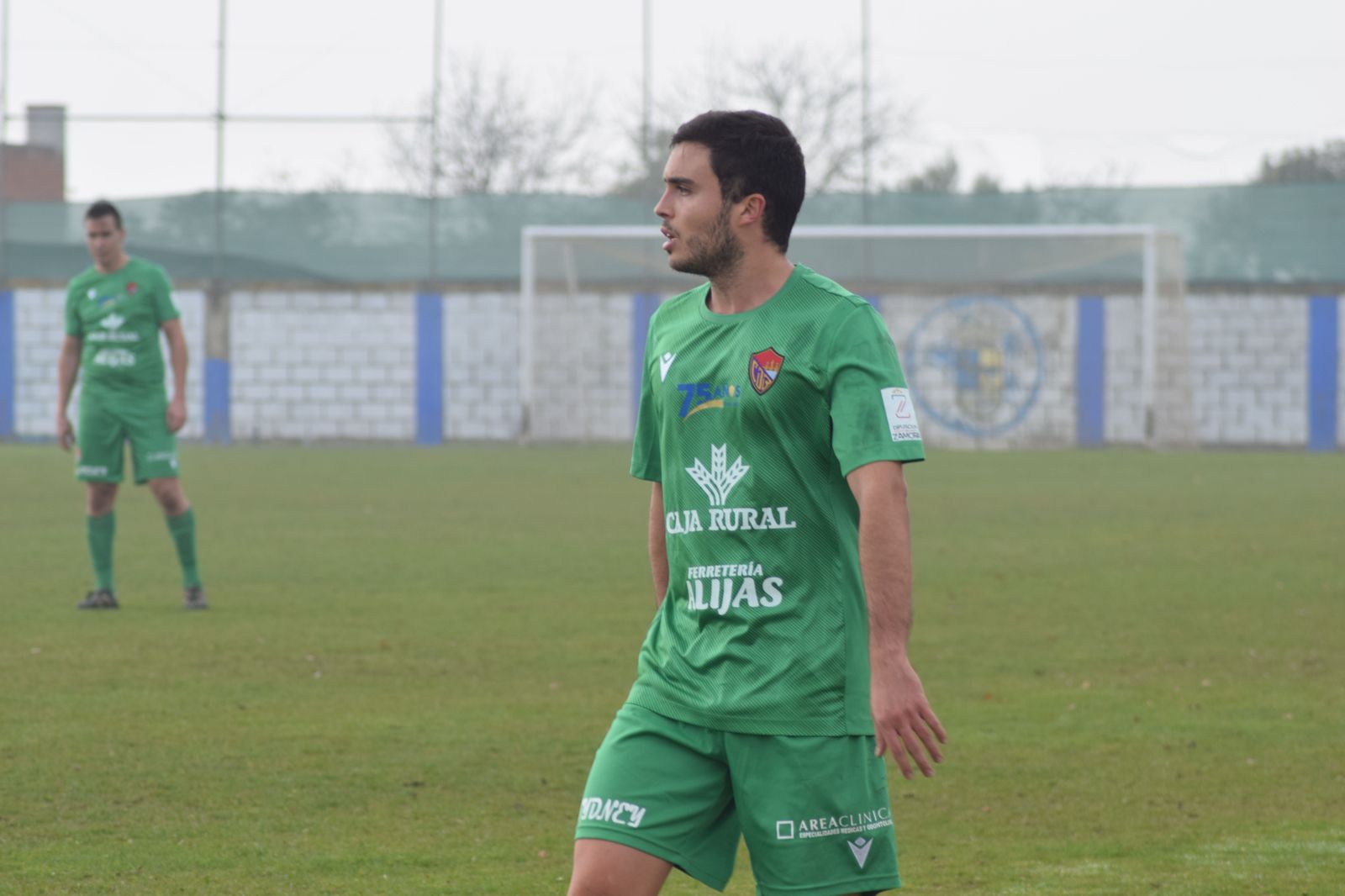 Un instante del duelo disputado en Morales del Vino entre el Zamora 'B' y el CD Benavente. Archivo.