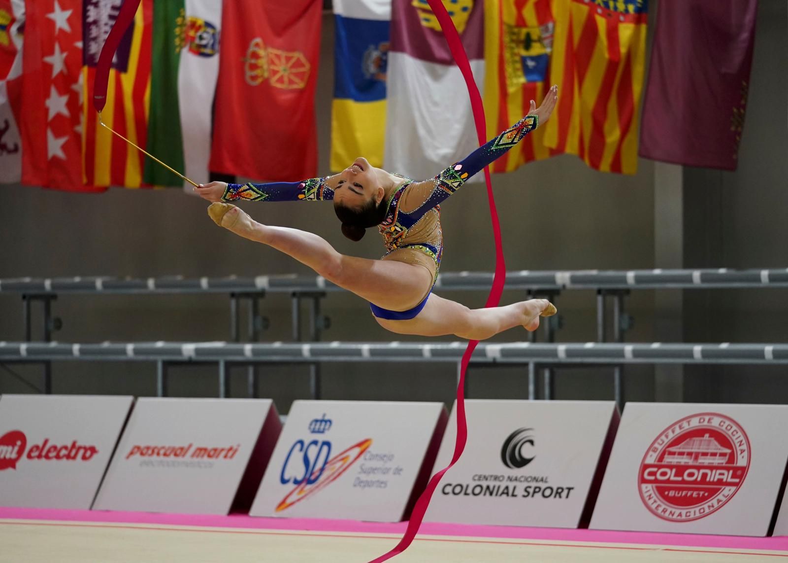 Valeria Carballo en un ejercicio de cinta