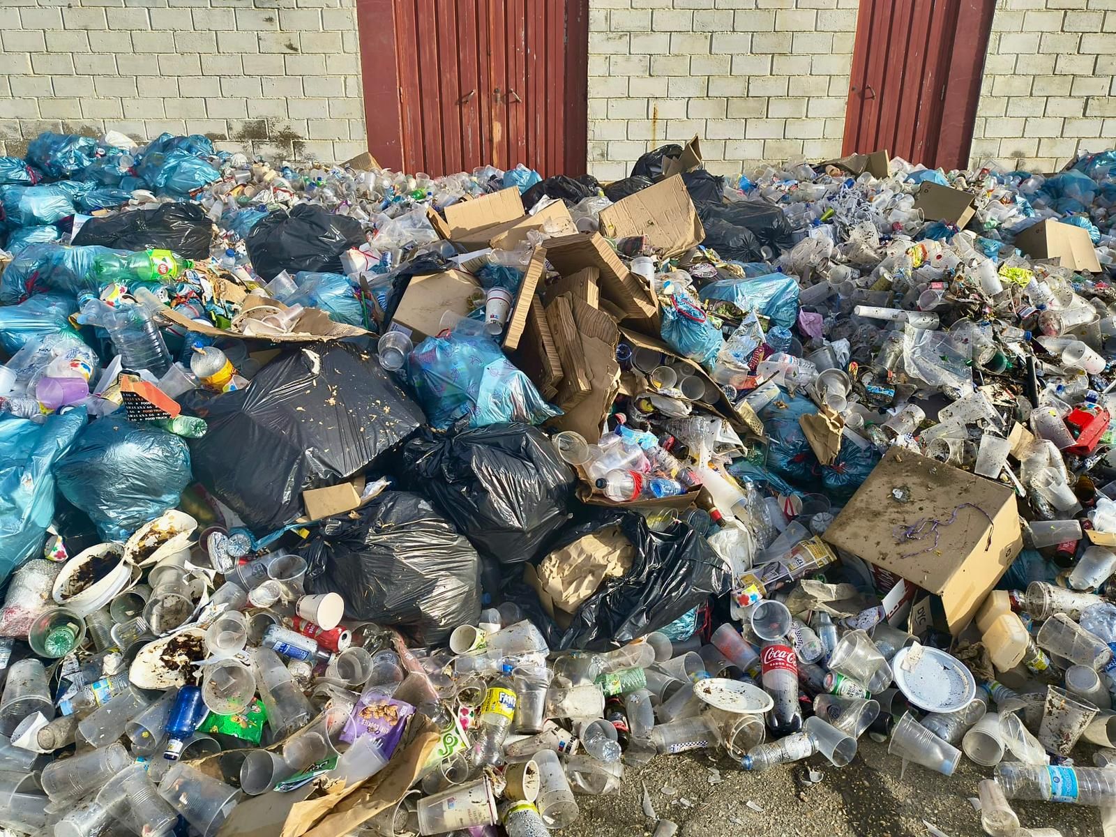 El otro encierro de Benavente: 46 toneladas de basura tras las Fiestas del Toro Enmaromado
