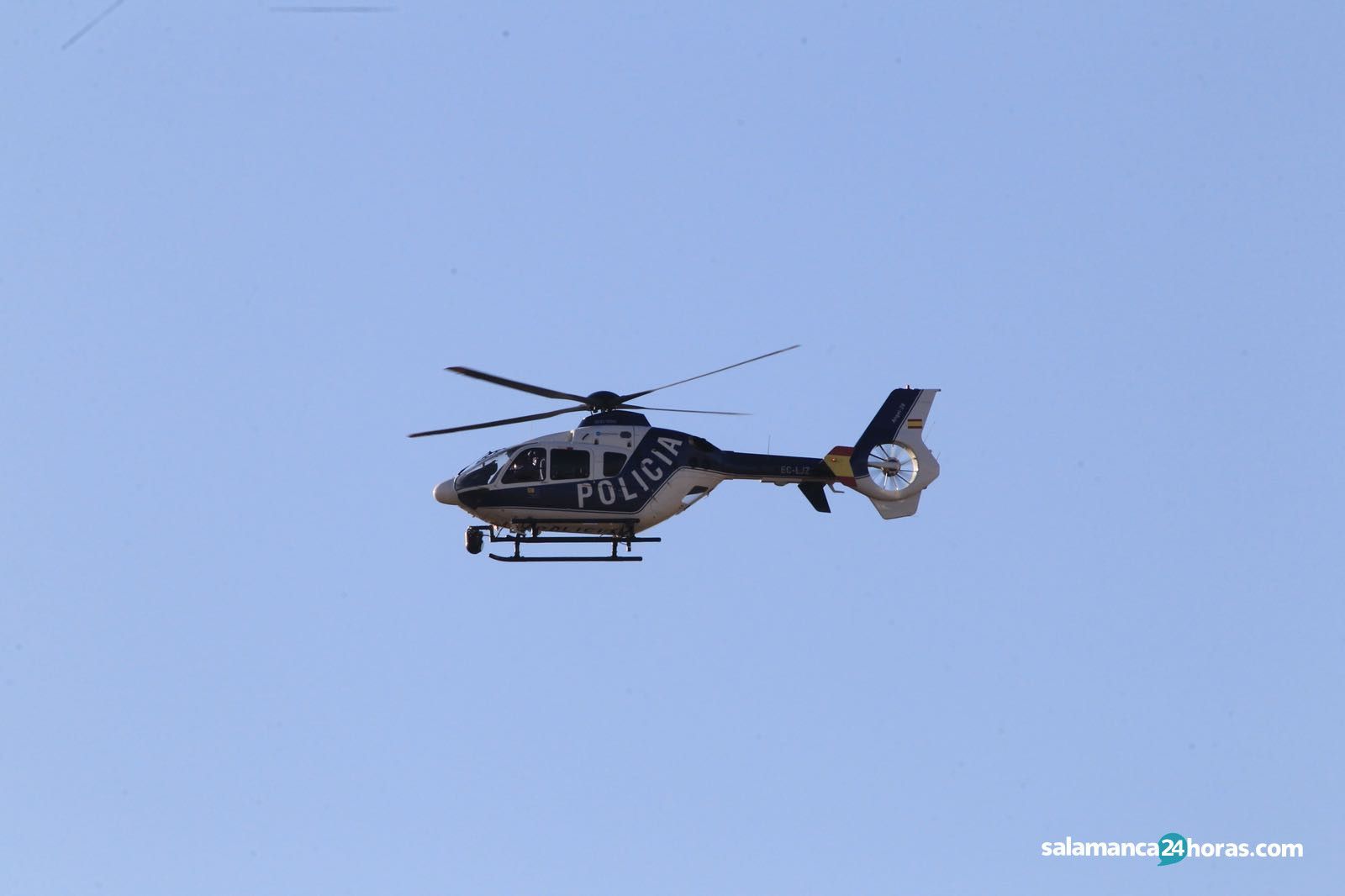 Búsqueda del joven desaparecido por helicóptero (15)