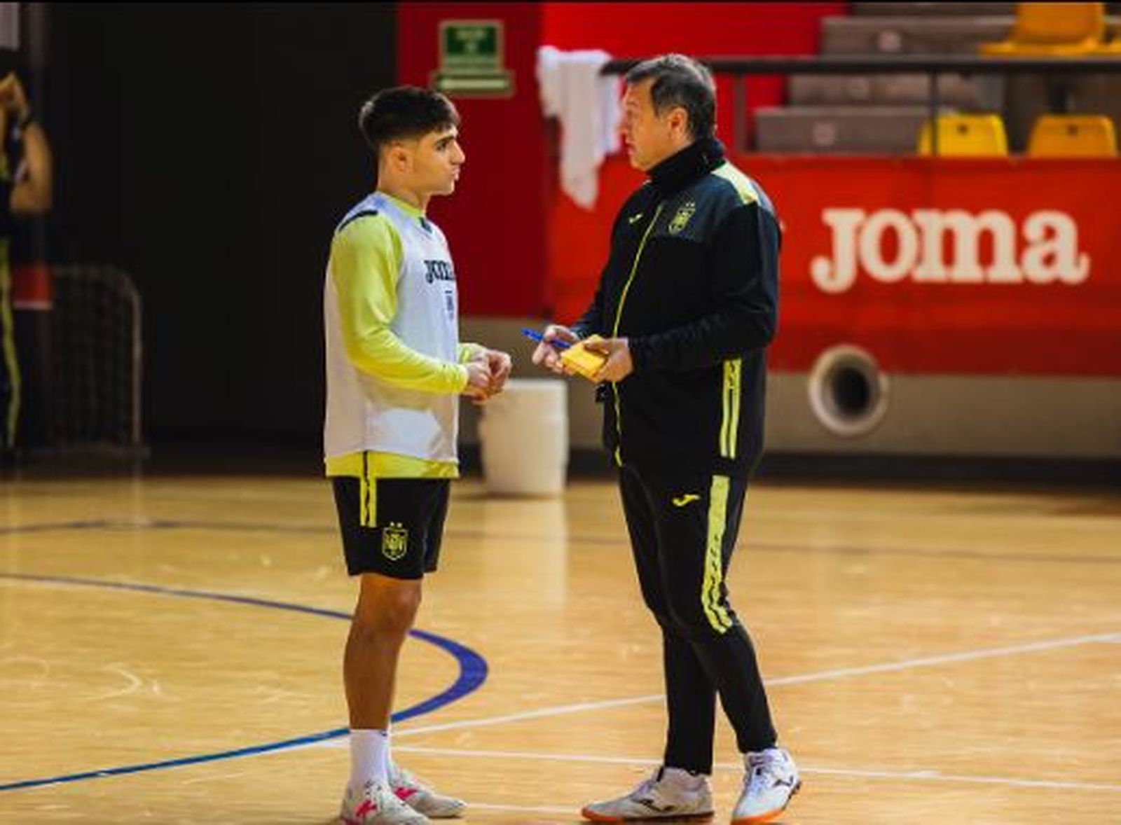 David Novoa junto con el seleccionador Jesús Velasco