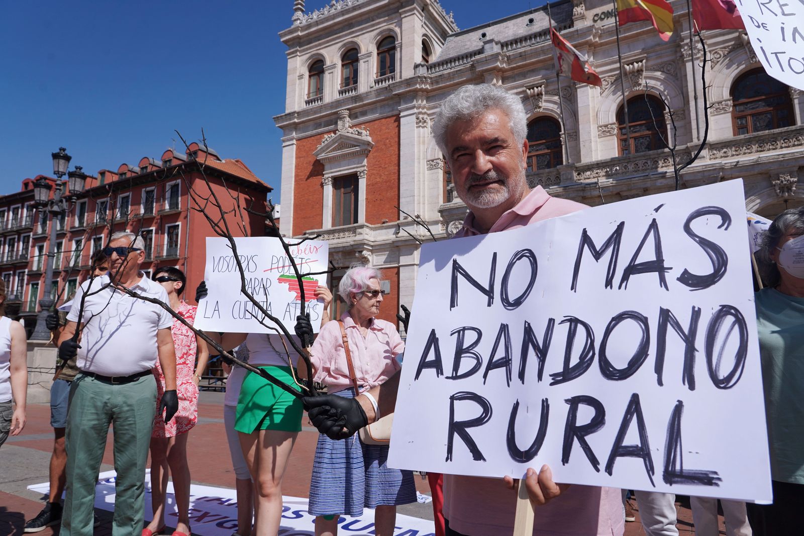 Manifestación en Valladolid por los incendios de Zamora (2)