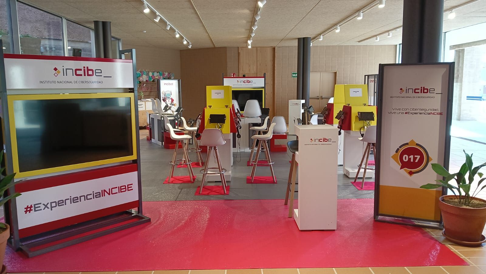 Experiencia INCIBE en Carbajosa. Foto de archivo estafa, tecnología, ordenador, tablet