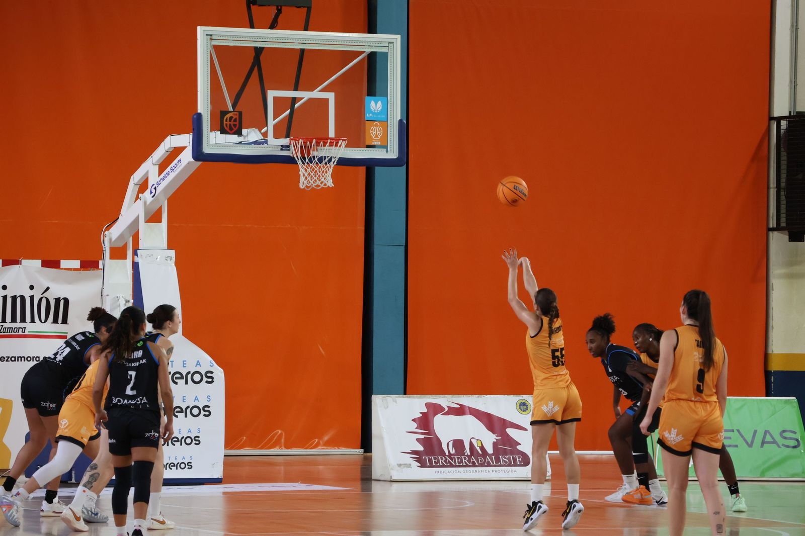 GALERÍA | Encuentro muy ajustado entre el Zamarat y el Domusa Teknik