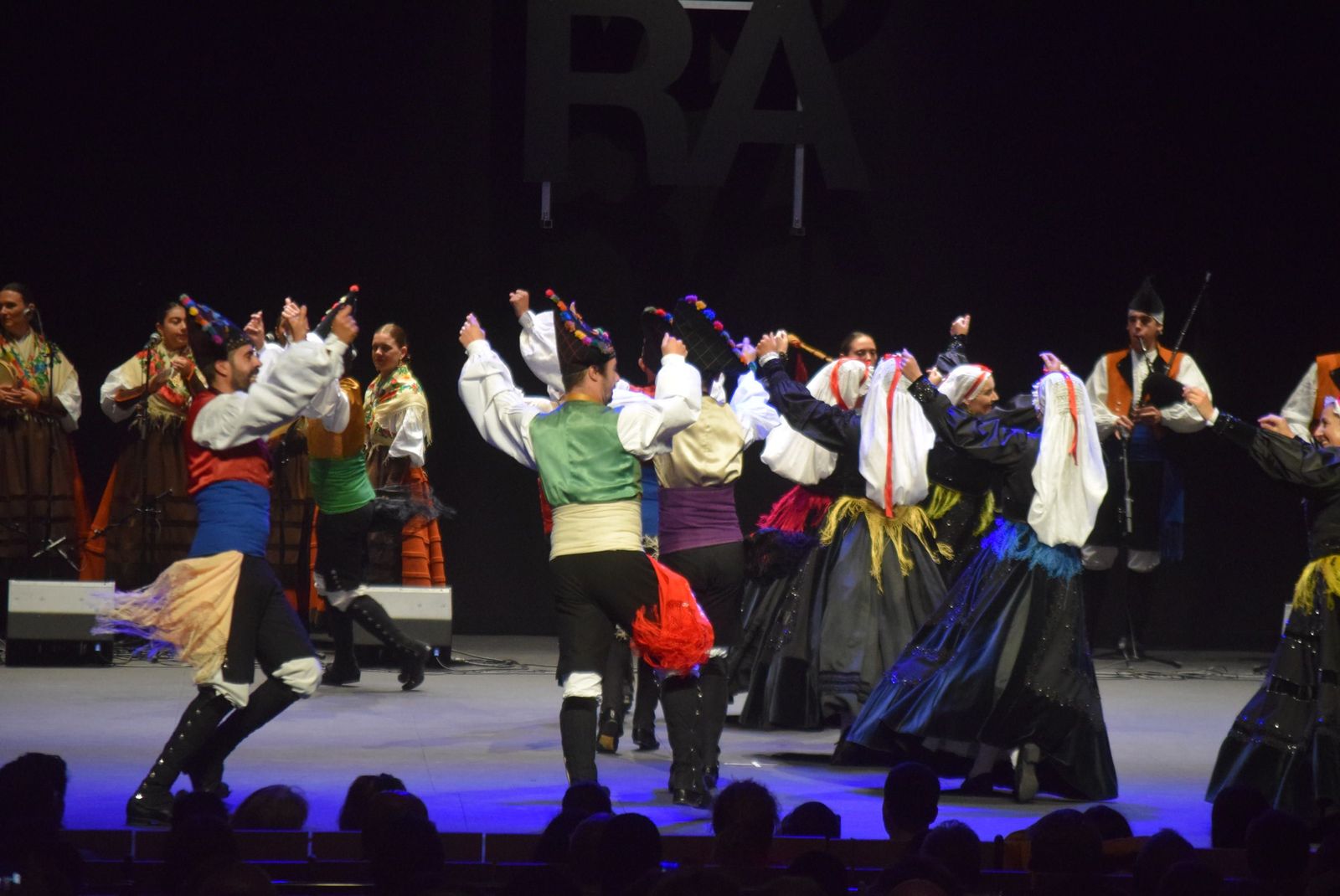 gala-de-clausura-del-festival-internacional-de-folklore-de-zamora-40
