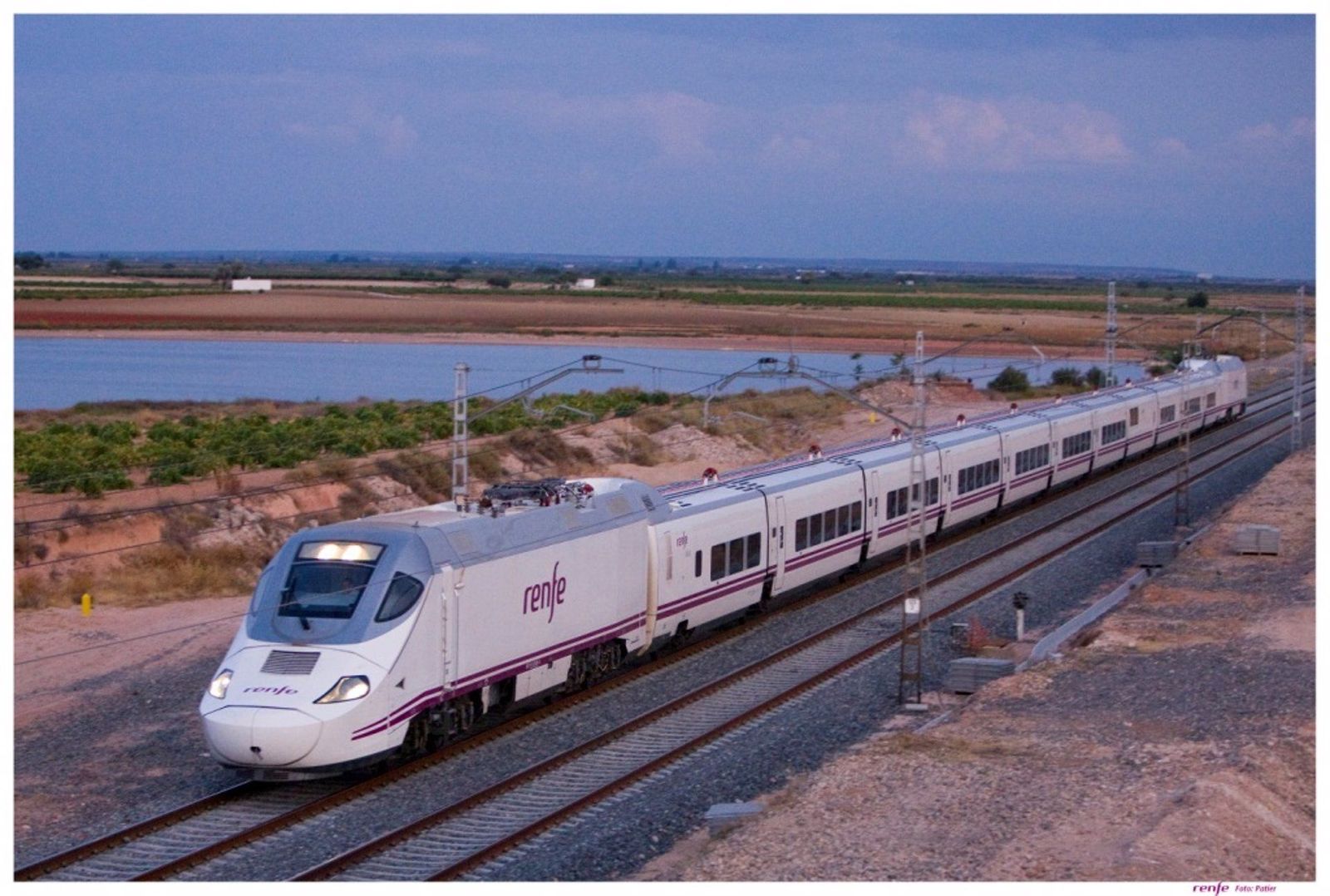 Un tren de Renfe.   RENFE   Archivo