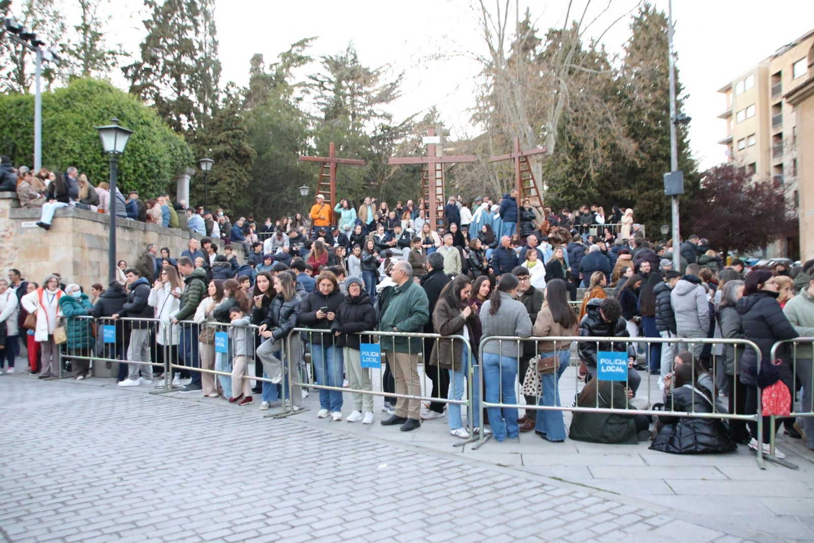 Así ha sido el ambiente en la procesión del Cristo de los Doctrinos y la Virgen de la Amargura