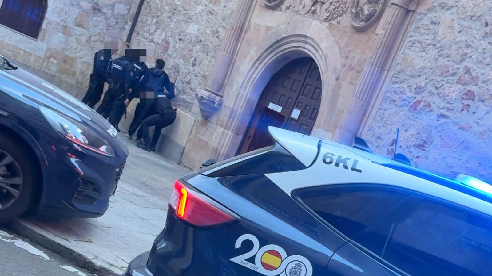 Un hombre huye tras increpar a una trabajadora en la calle Zamora y acaba interceptado por agentes de la Policía Nacional