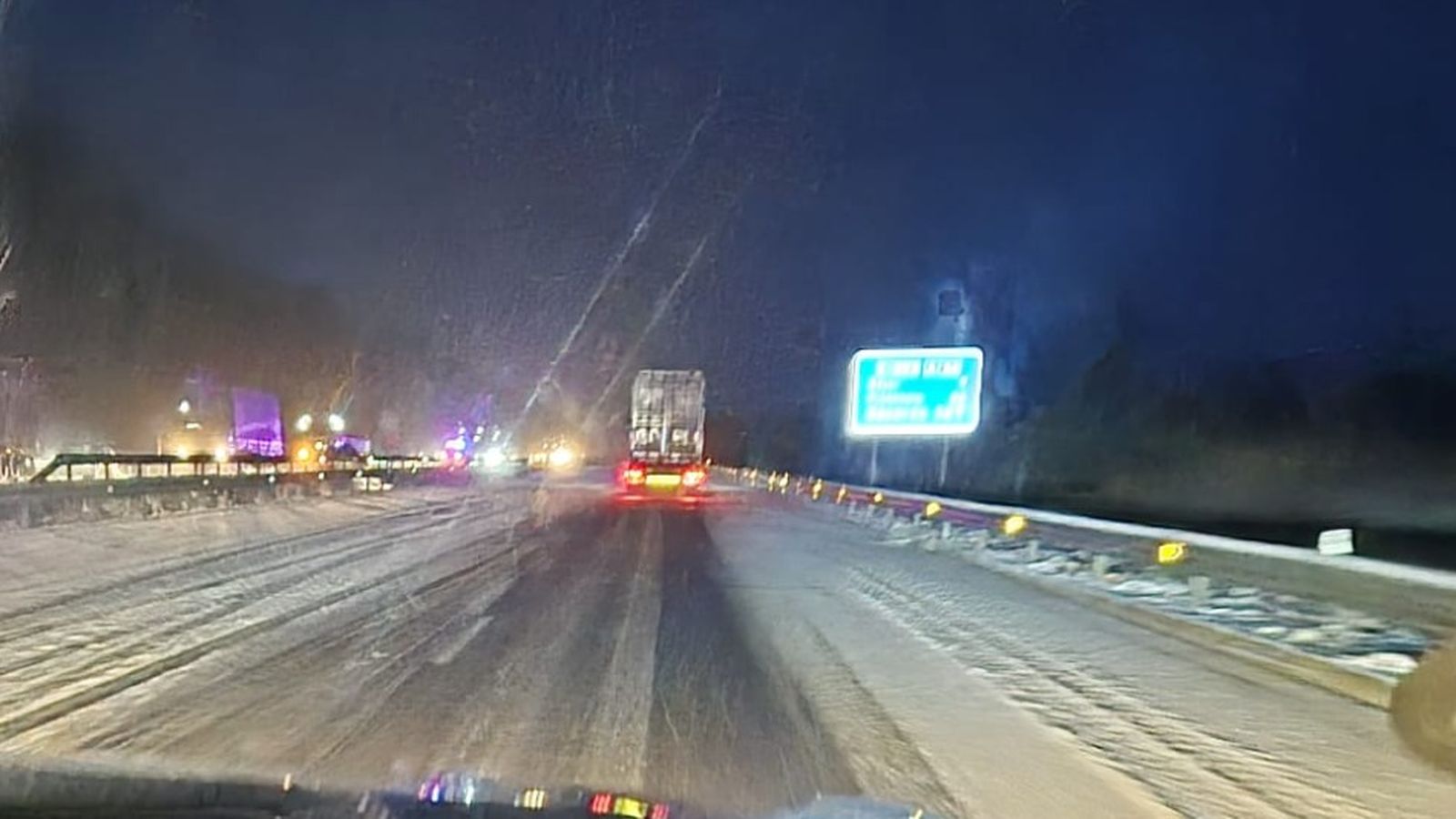 La nieve sorpende en el puerto de Vallejera