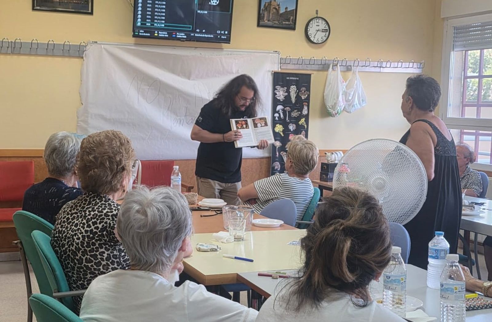 Merienda micológica en la Asociación de Mayores “Los Comuneros”