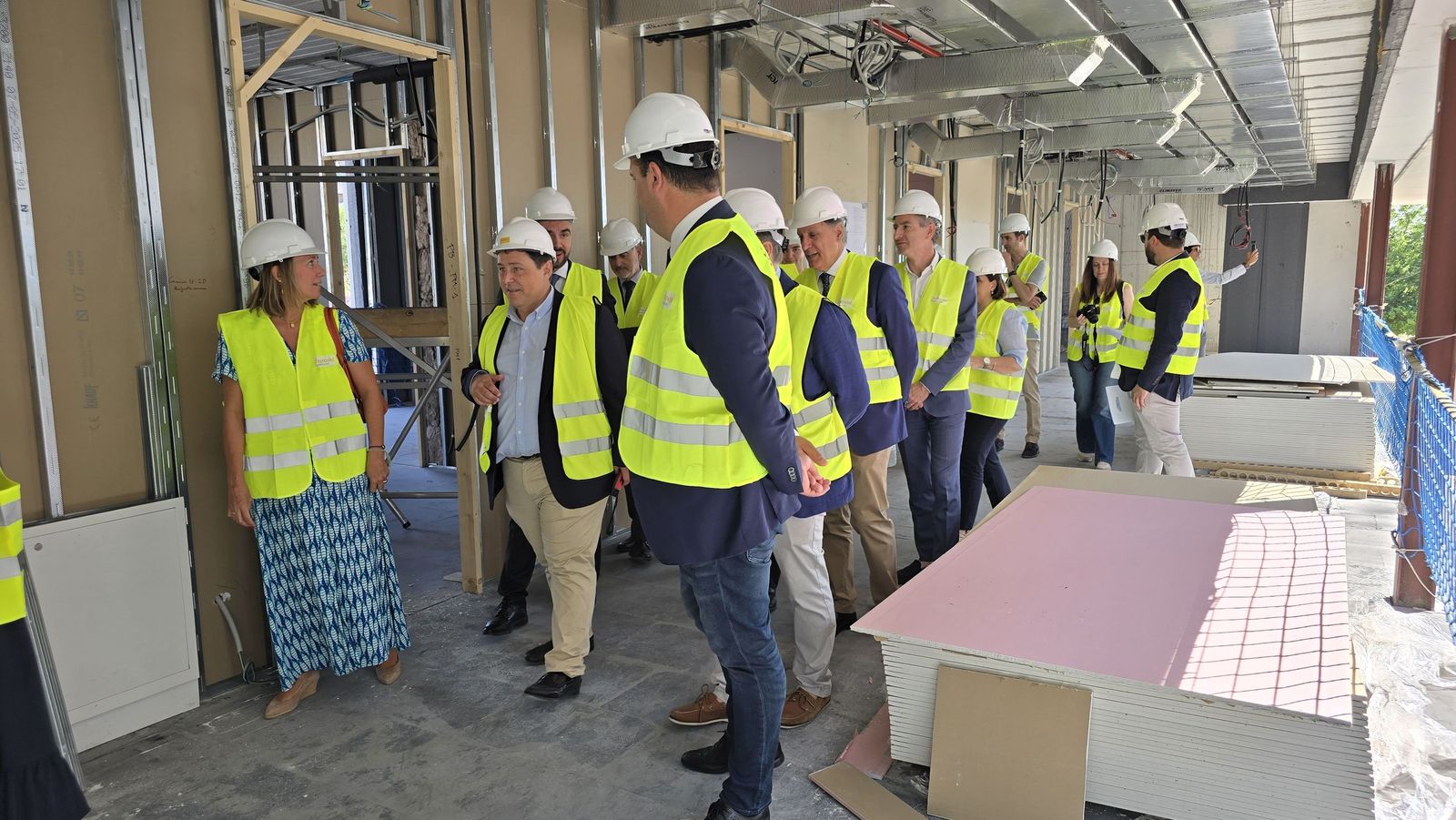El consejero de Sanidad, Alejandro Vázquez Ramos, visita las obras del centro de salud Prosperidad