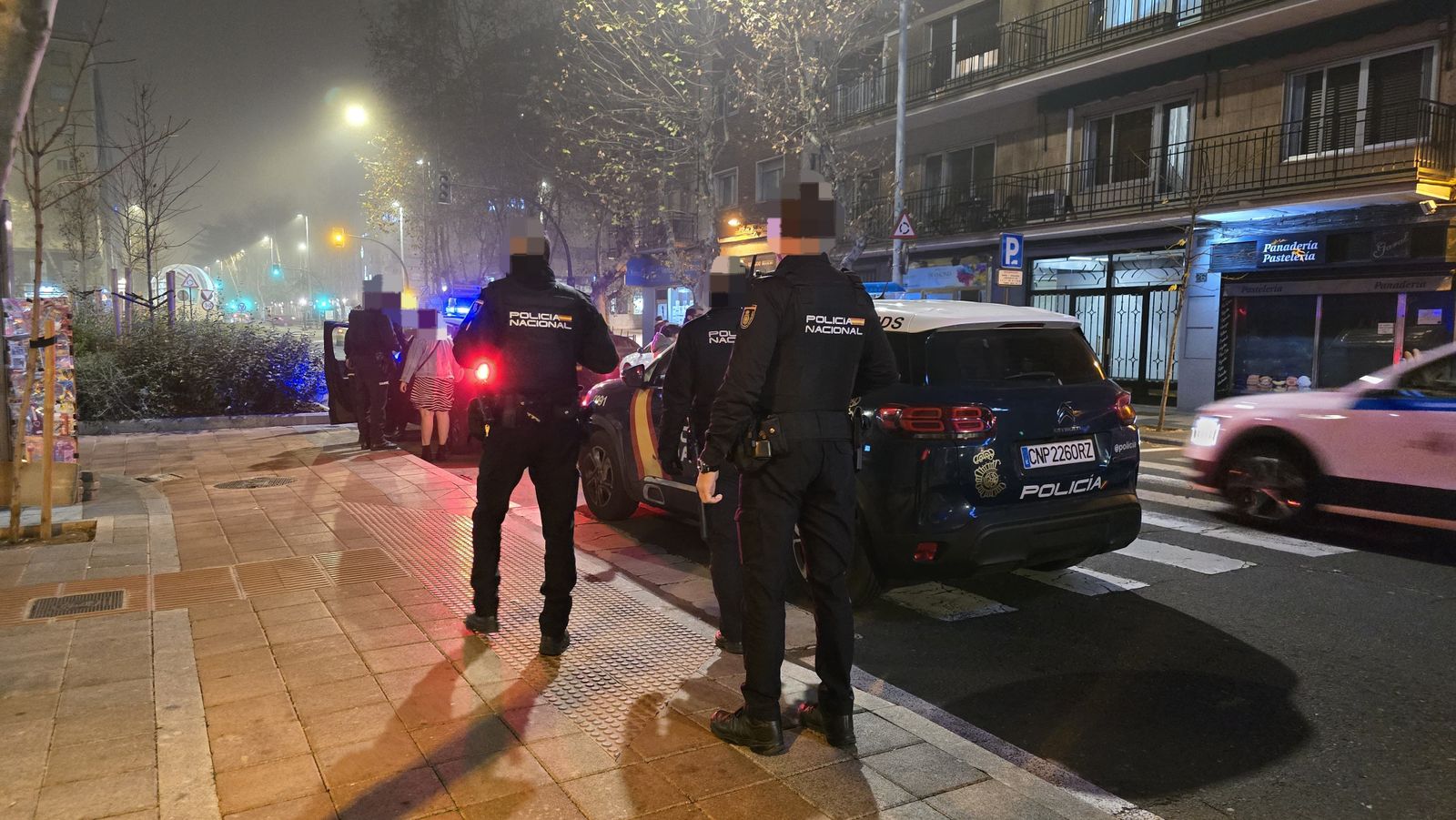 Policía Nacional en el paseo de Torres Villarroel