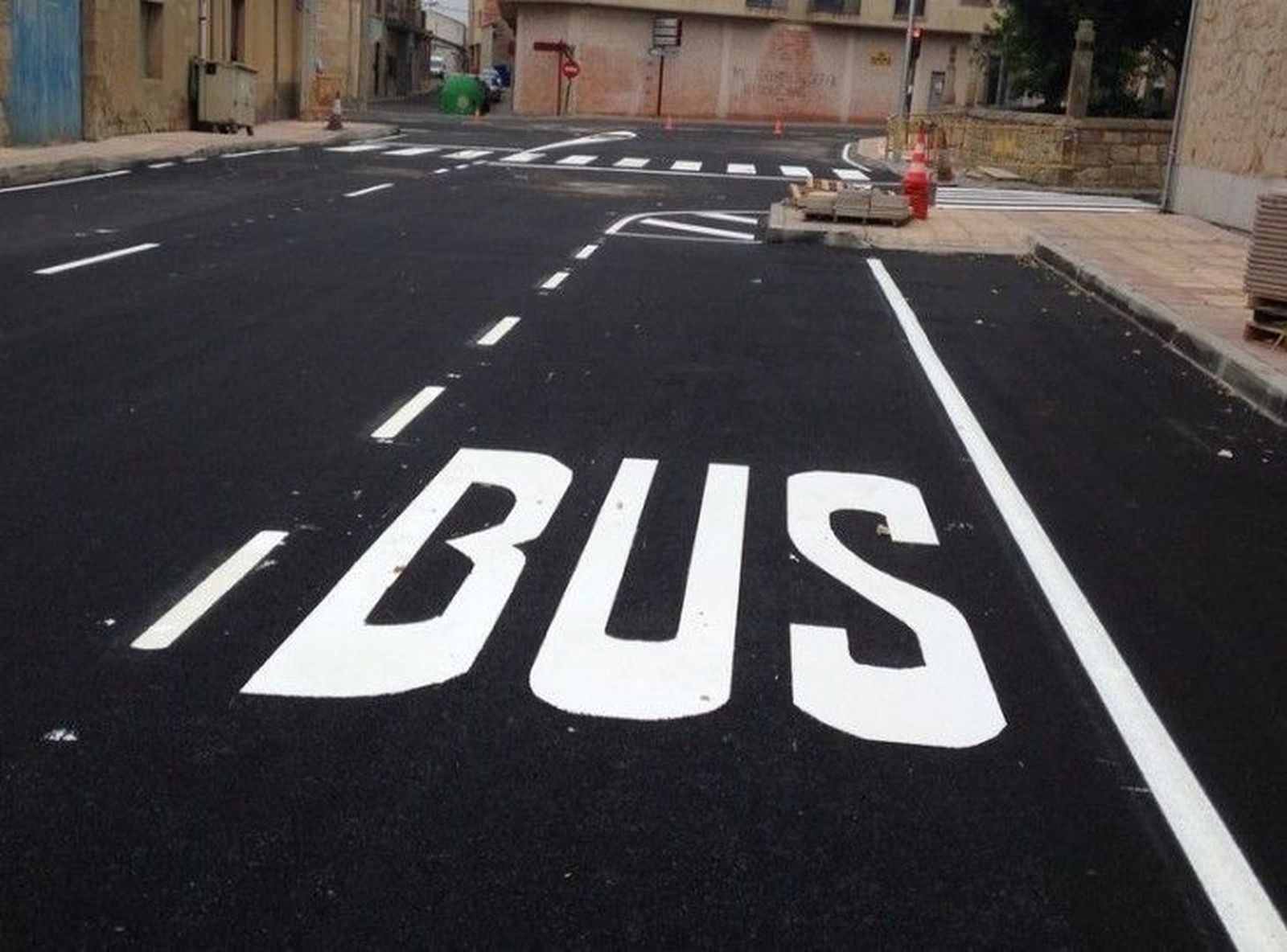 La remodelación del Camino de Gudino obliga a cambiar de ubicación la parada de autobús metropolitano