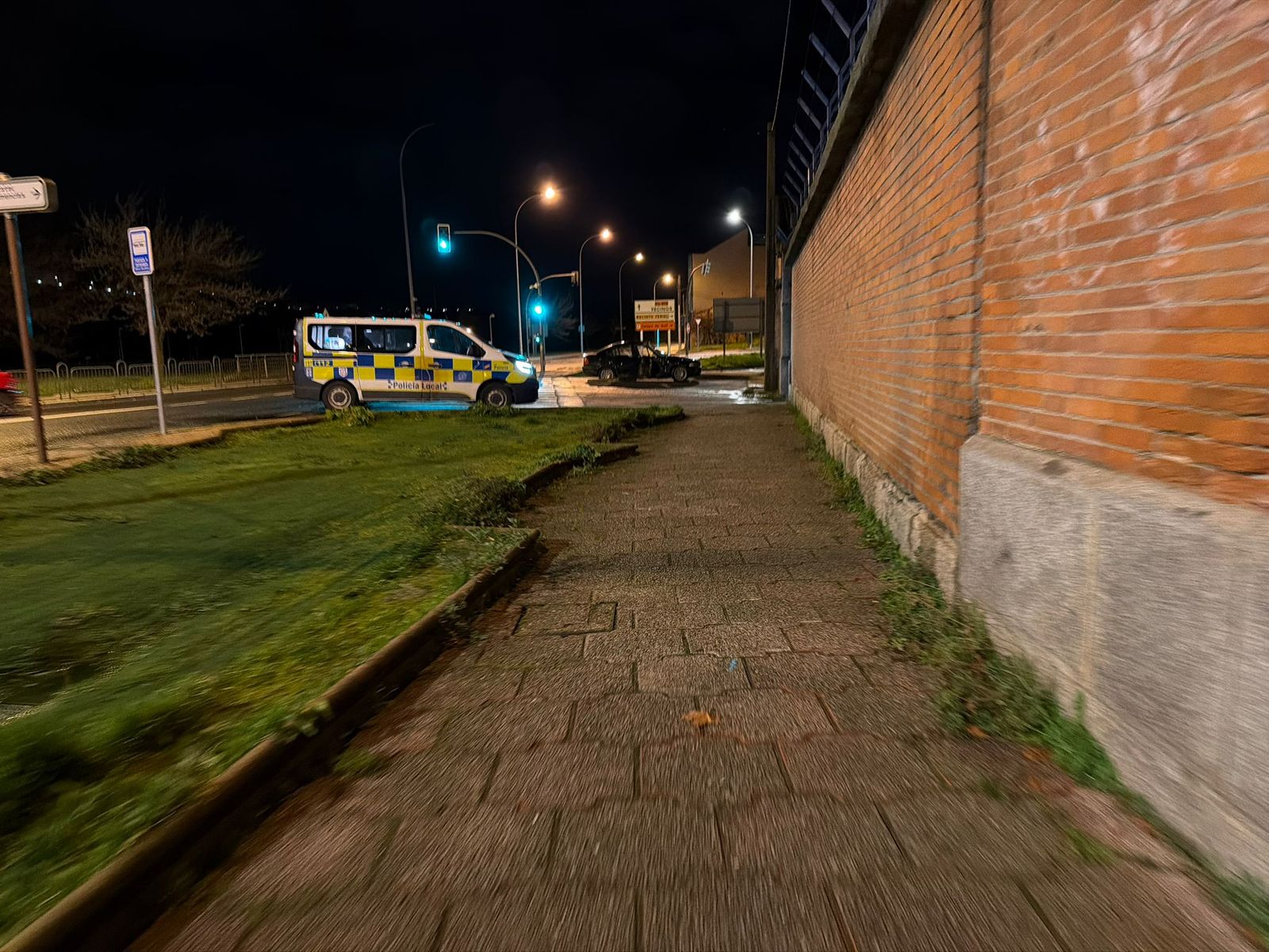 Los Bomberos excarcelan a un hombre tras un fuerte choque en la calle Buenaventura