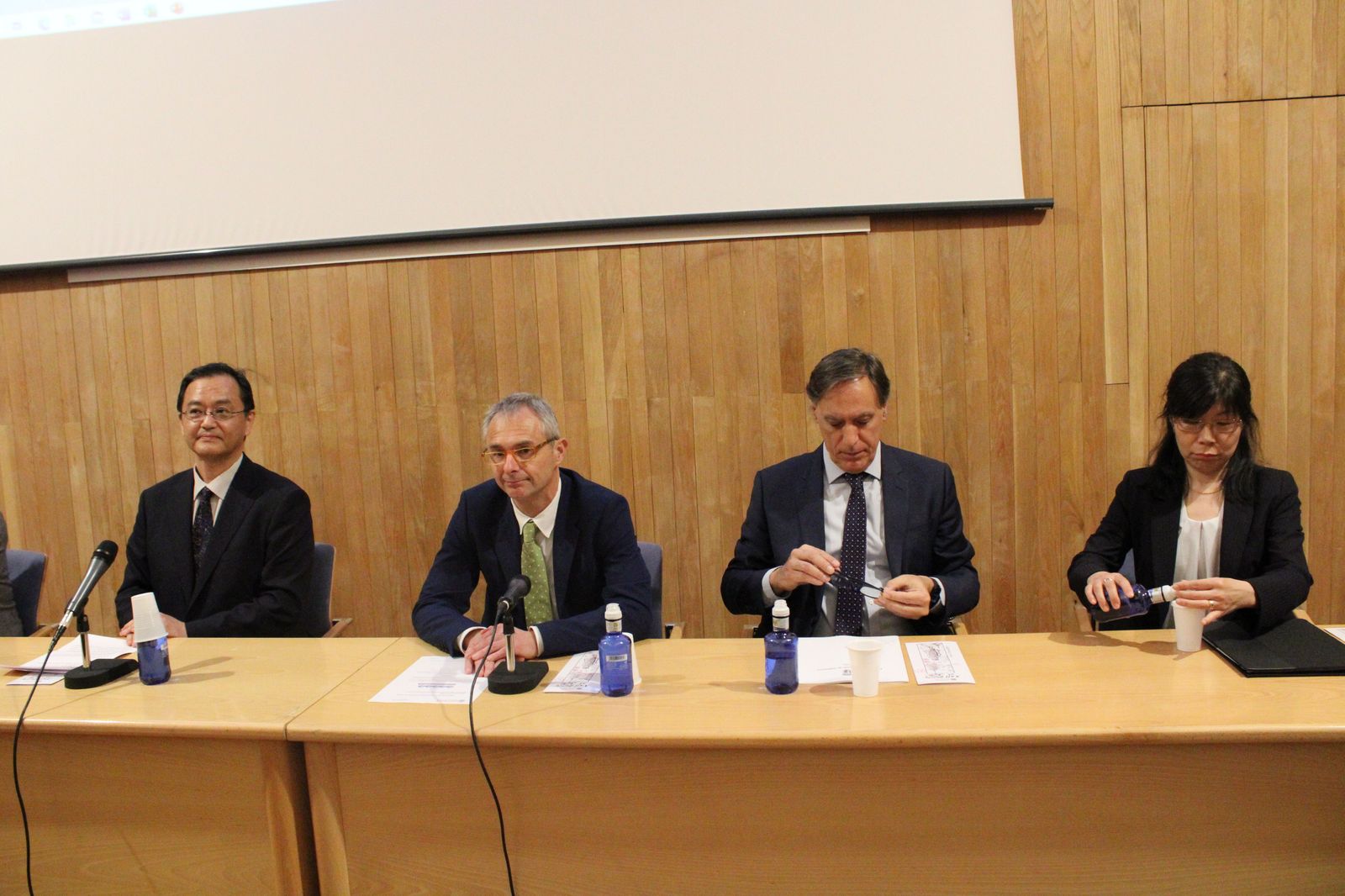 el-embajador-de-japon-nakamae-takahiro-el-alcalde-carlos-garcia-carbayo-y-el-rector-de-la-usal-fotos-s24h-15