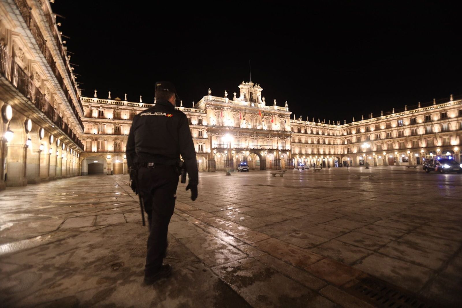 El toque de queda sigue establecido a las 20:00 horas