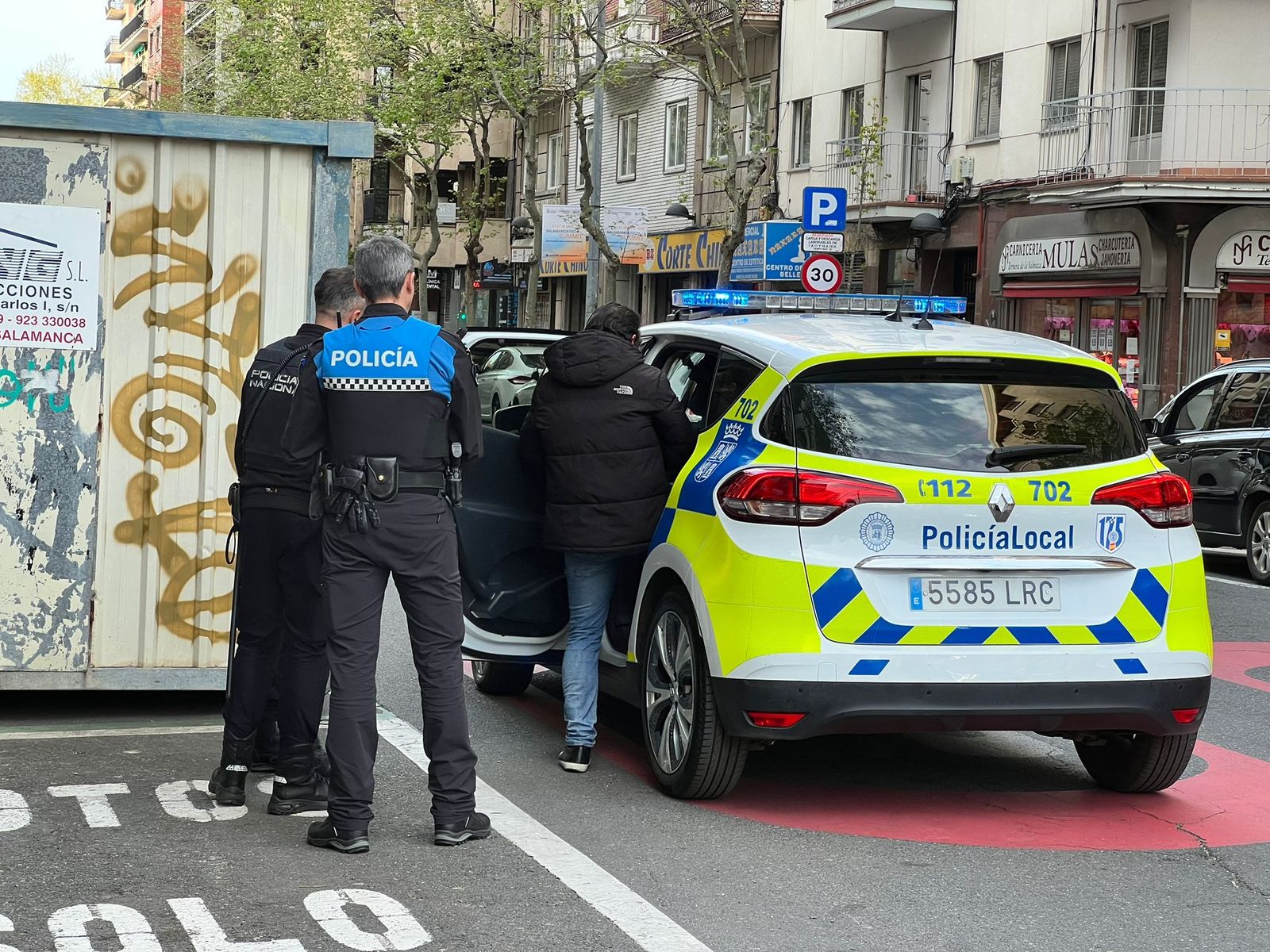 Pelea multitudinaria en el paseo de  Carmelitas
