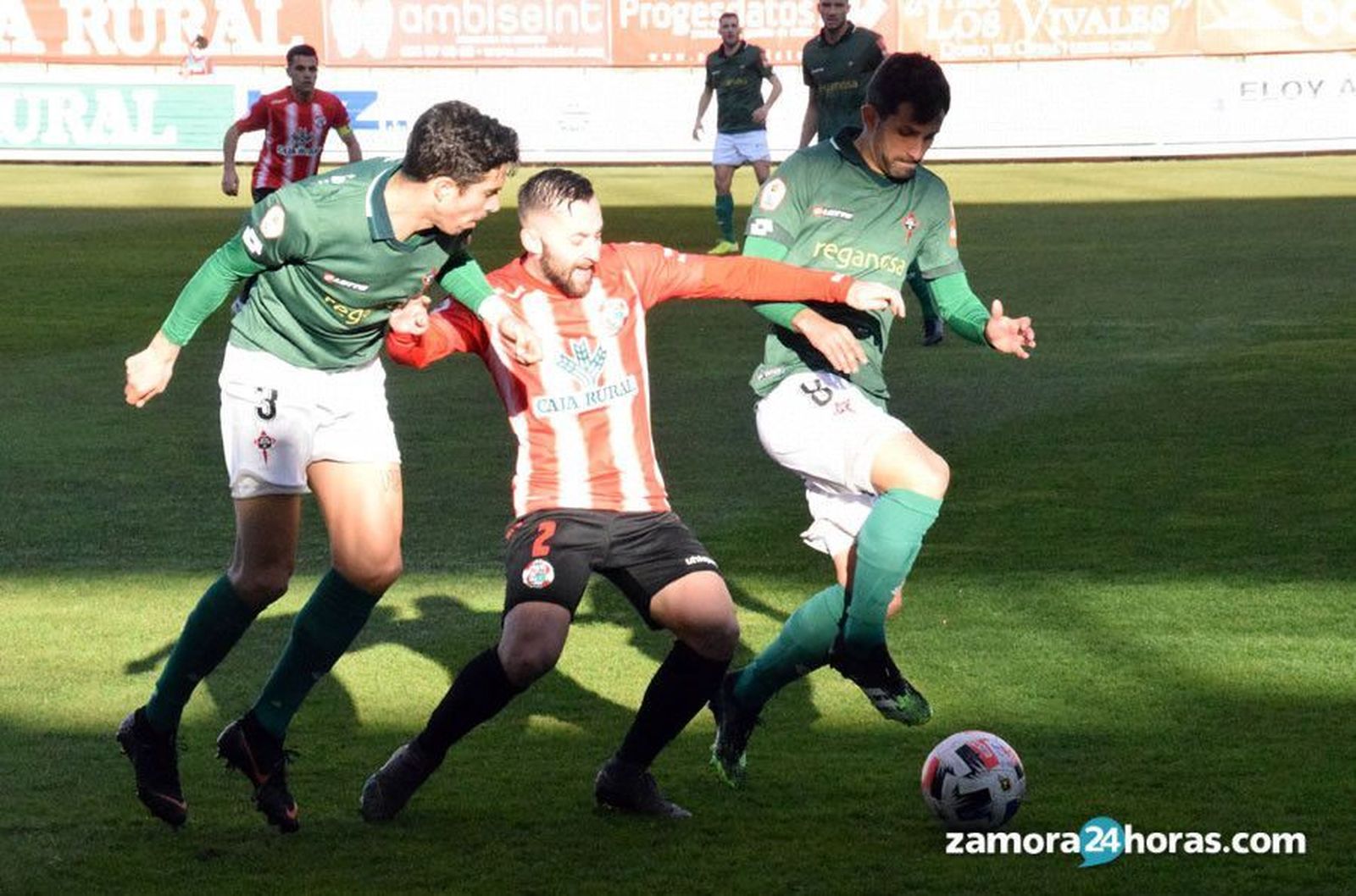 Una acción del duelo entre Zamora y Racing de Ferrol.