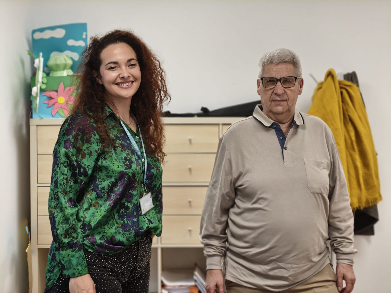 Yaiza Hernández, coordinadora de Salamanca Acompaña, y Enrique Iglesias, usuario del programa