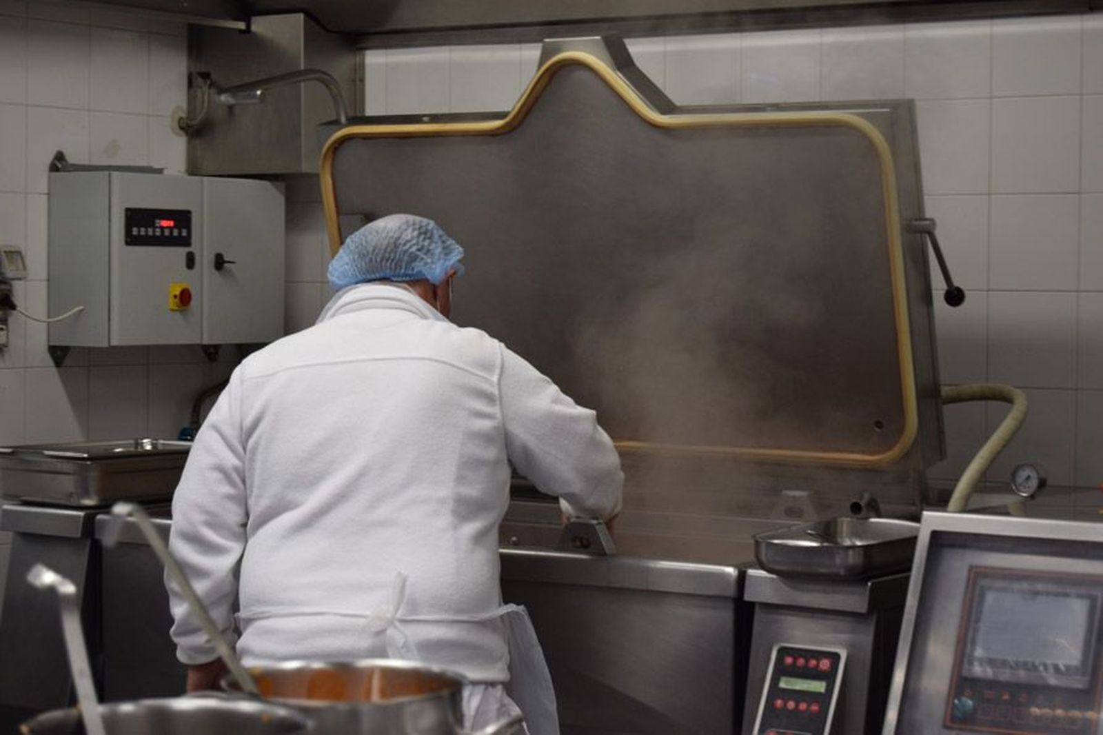 la-delegada-territorial-leticia-garcia-visita-la-cocina-de-linea-fria-del-complejo-asistencial-de-zamora-tras-las-obras-de-mejora-56