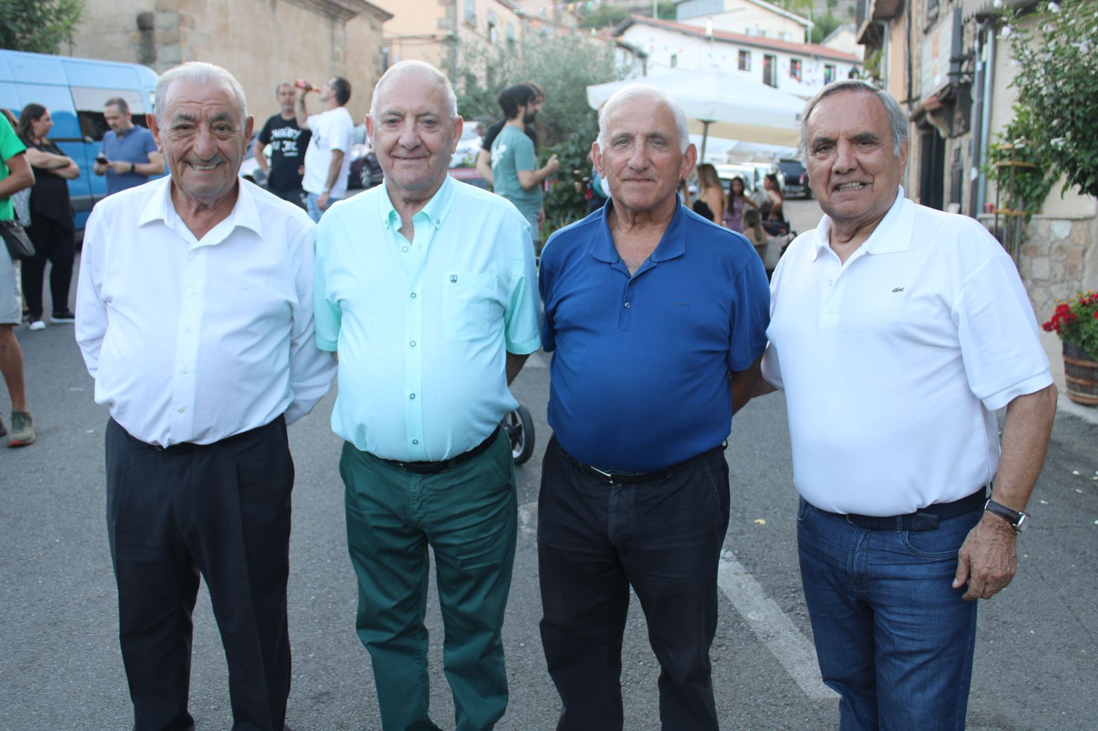 Los hermanos Hidalgo Acera disfrutando este lunes de las fiestas de Villanueva del Conde