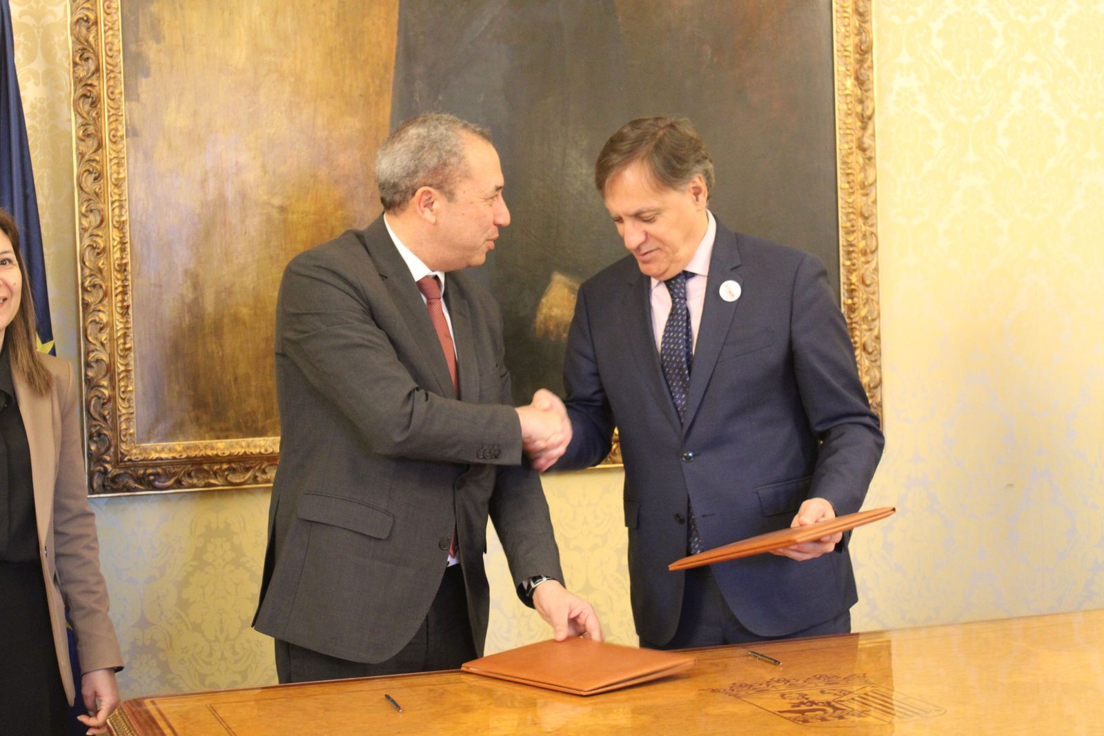 El alcalde de Salamanca y presidente de Zaldesa, Carlos García Carbayo, y el presidente del Consejo de Administración de la Autoridad del Puerto de Aveiro, Eduardo (9) el-alcalde-de-salamanca-y-presidente-de-zaldesa-carlos-garcia-carbayo-y-el-presidente-del-consejo-de-administracion-de-la-autoridad-del-puerto-de-aveiro-eduardo-9