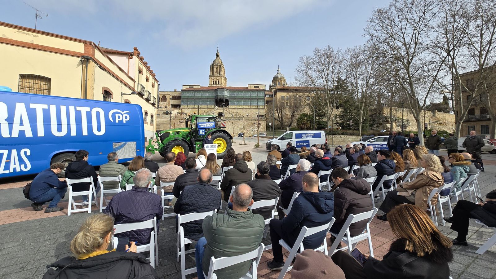Mañueco presenta su caravana de vehículos en Salamanca
