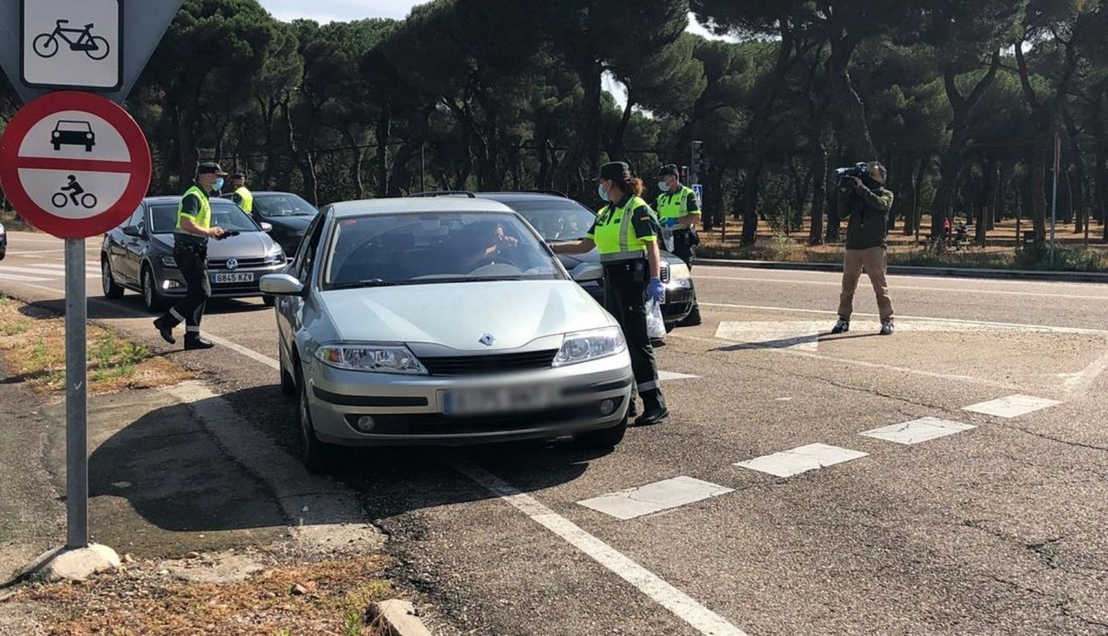 Agentes realizan un control de alcoholemia en Salamanca Agentes realizan un control de alcoholemia en Salamanca