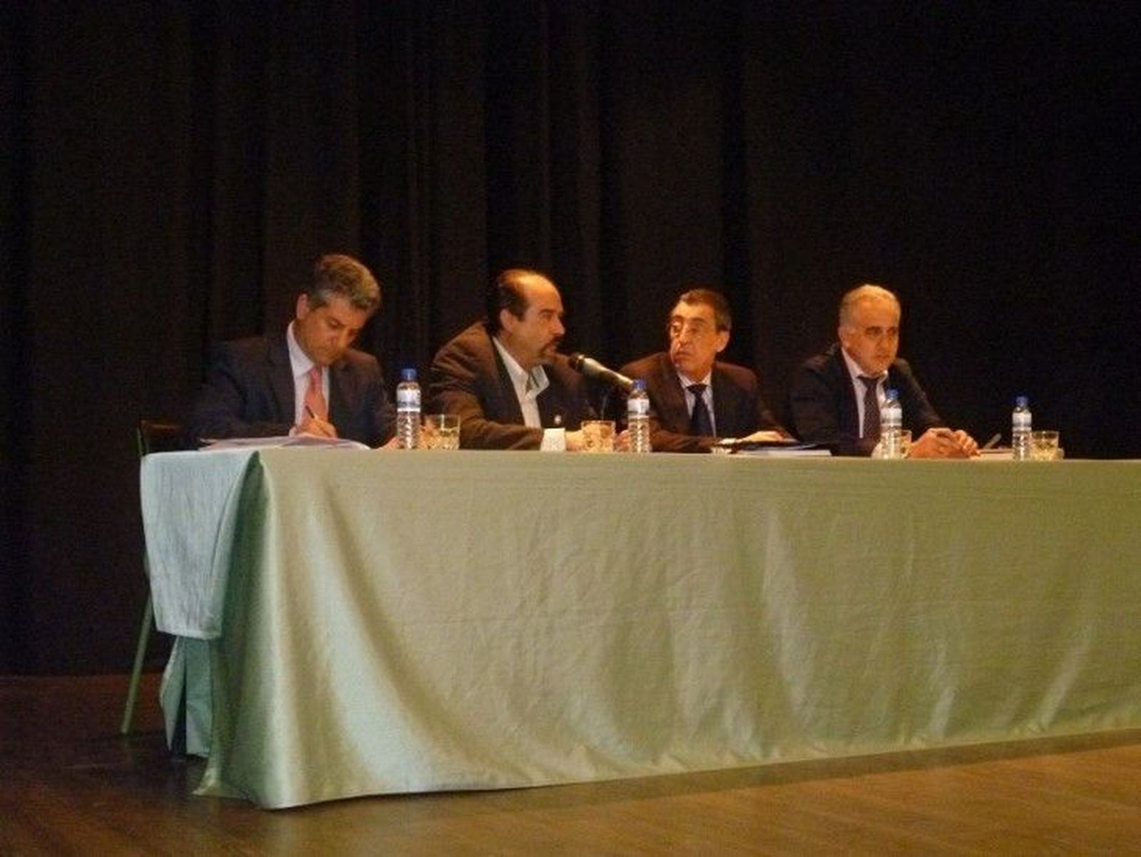 Mena se reúne con alcaldes de la comarca para informarles de los Distritos y escuchar aportaciones