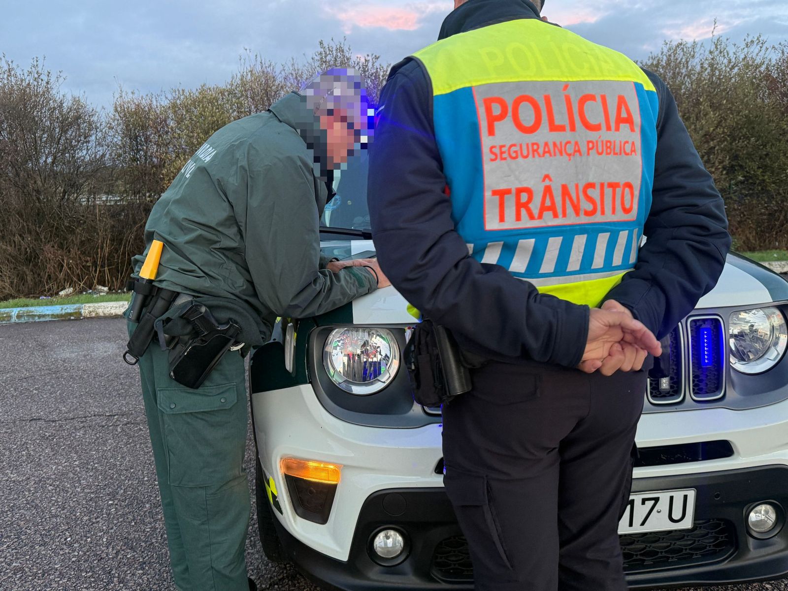 Así trabaja el operativo coordinado de Guardia Civil y PSP que fiscaliza el paso de armas de fuego