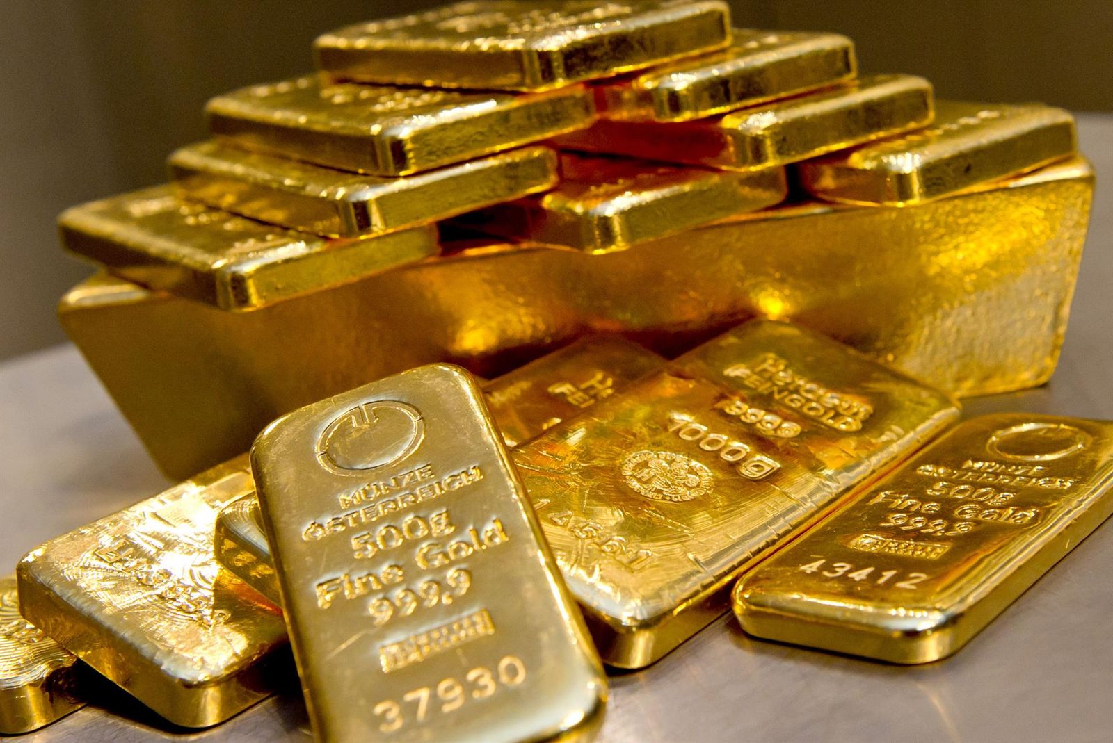 , Bavaria, Munich: Gold bars of different sizes are kept in a vault at a gold dealer. The gold price set another new record high on Thursday, reaching 2,064.99 dollars per troy ounce (around 31 grams) at the London Stock Excha- Sven Hoppe/dpa - Archivo
