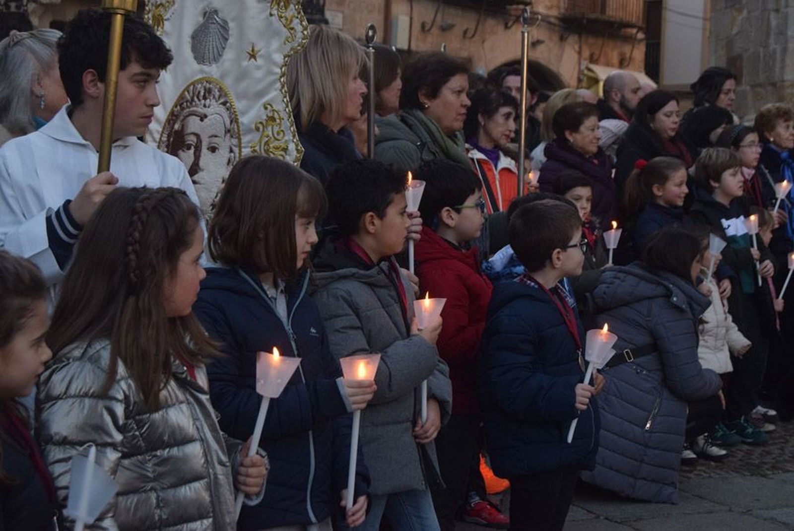 las-candelas-vuelven-a-unir-la-iglesia-de-san-juan-con-la-de-san-vicente-65