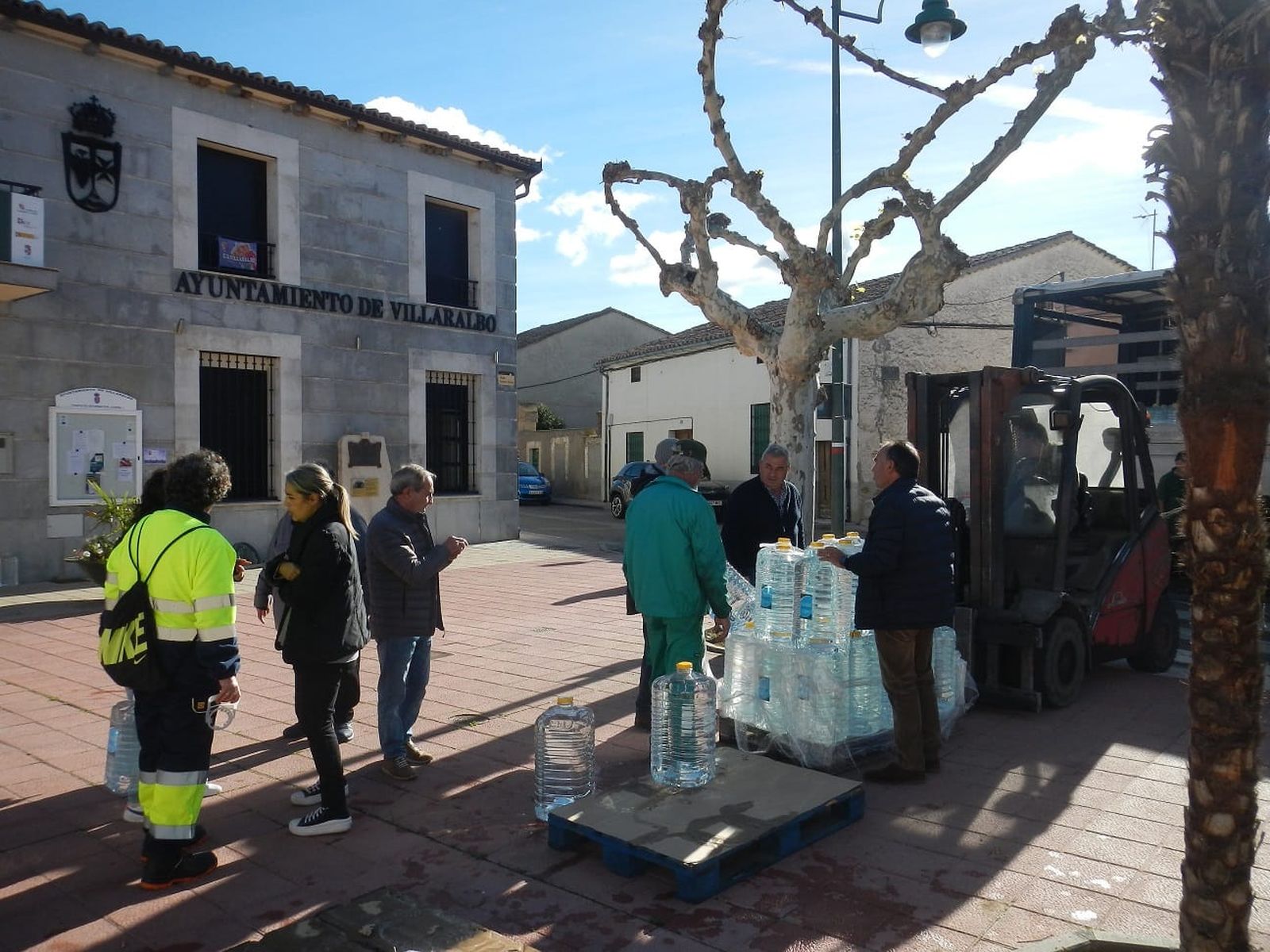 Imagen del reparto de agua potable durante esta semana en el municipio de Villaralbo Imagen del reparto de agua potable durante esta semana en el municipio de Villaralbo