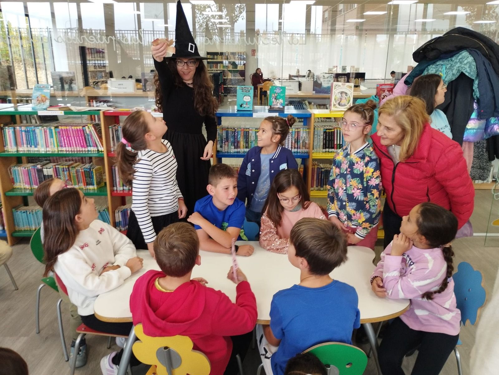 Los escolares de Santa Marta celebran el Día de las Bibliotecas con un juego de pistas