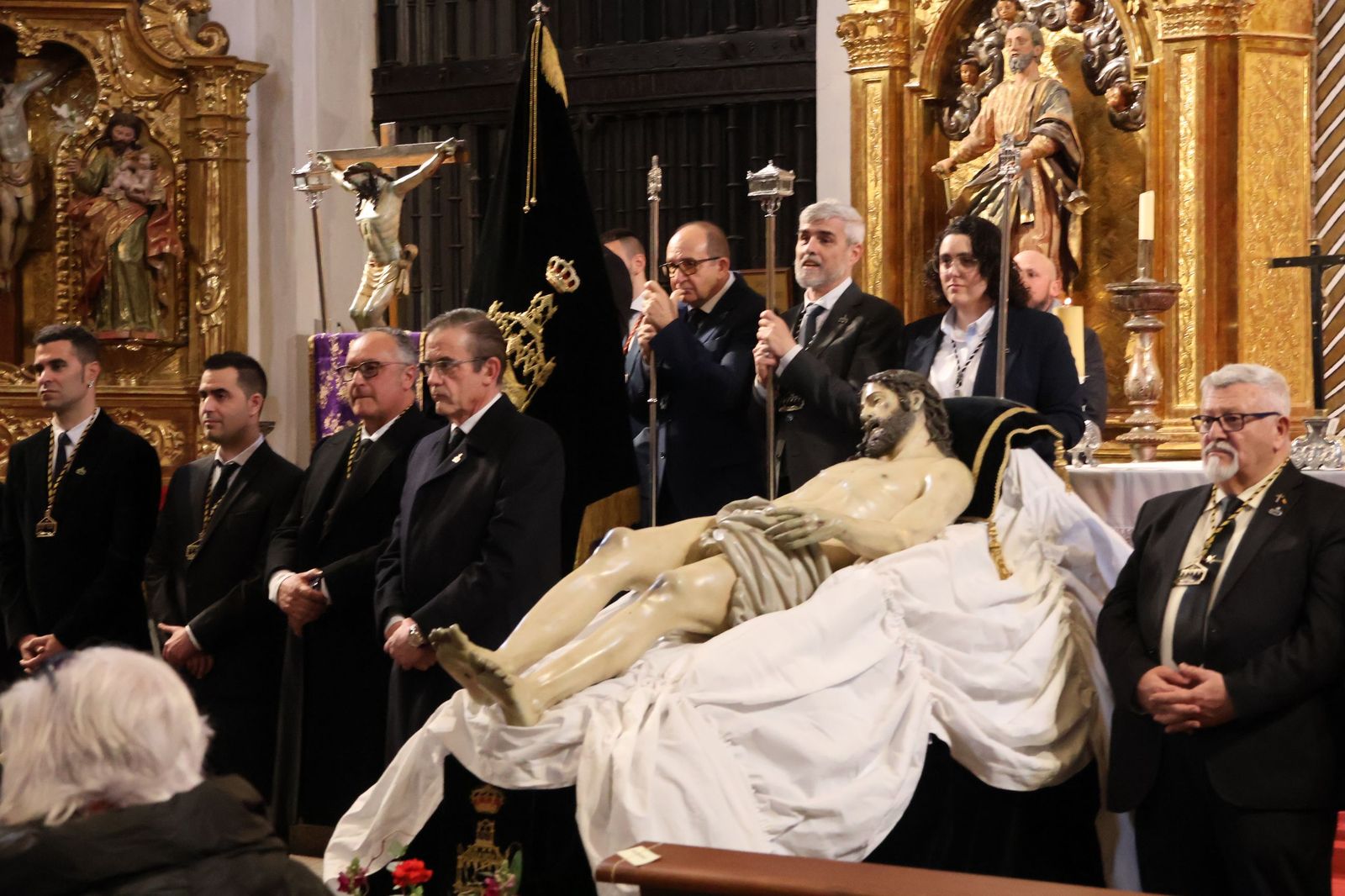 Entrada de nuevos hermanos del Santo Entierro (3).JPG