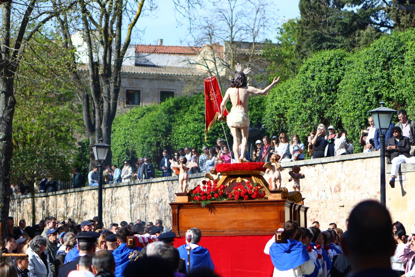 Procesión Jesús Resucitado en el Domingo de Resurrección en Salamanca