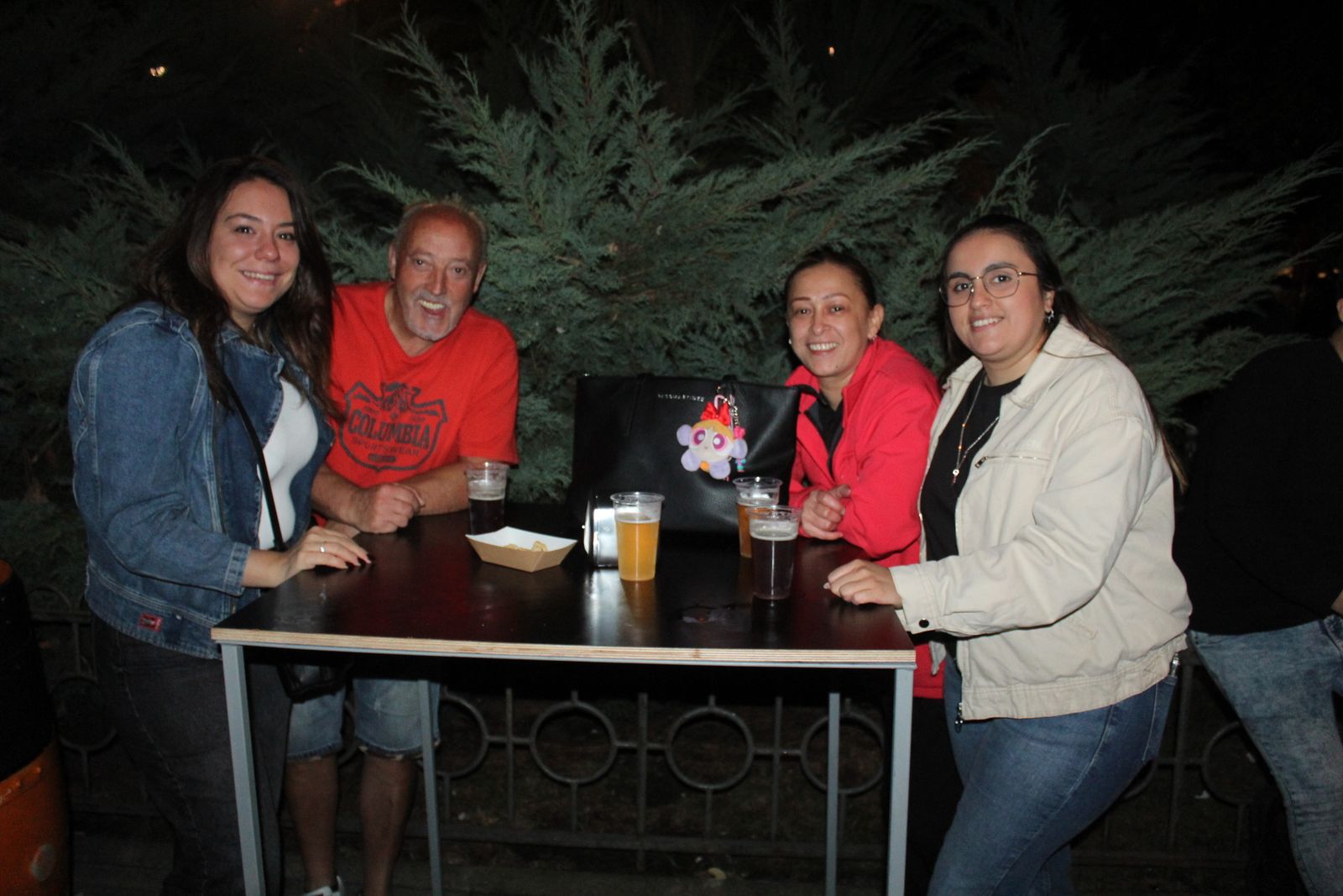 Los salmantinos vuelven a salir de casetas para celebrar las fiestas: ¡búscate entre las imágenes de este miércoles por la noche!