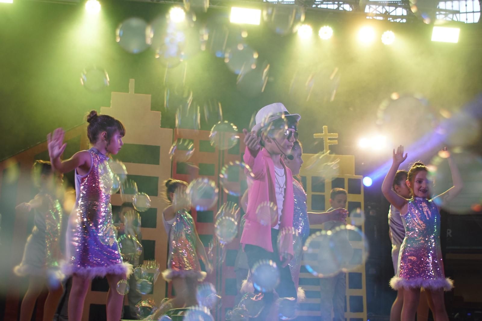 Emoción y creatividad en la primera cita del Play Back infantil en Alba de Tormes